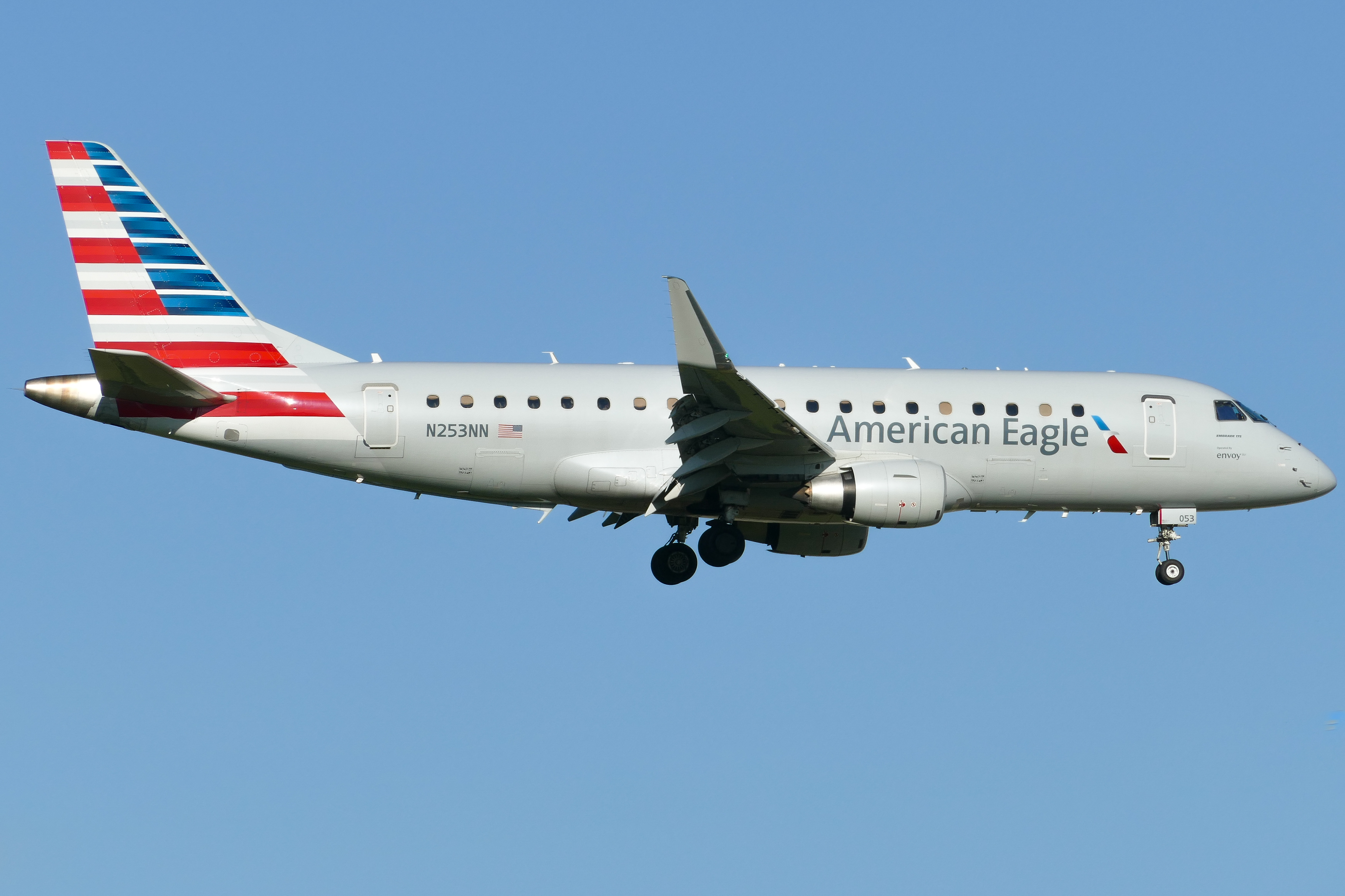 Full size: American Eagle Embraer E175 N253NN at Austin-Bergstrom International Airport