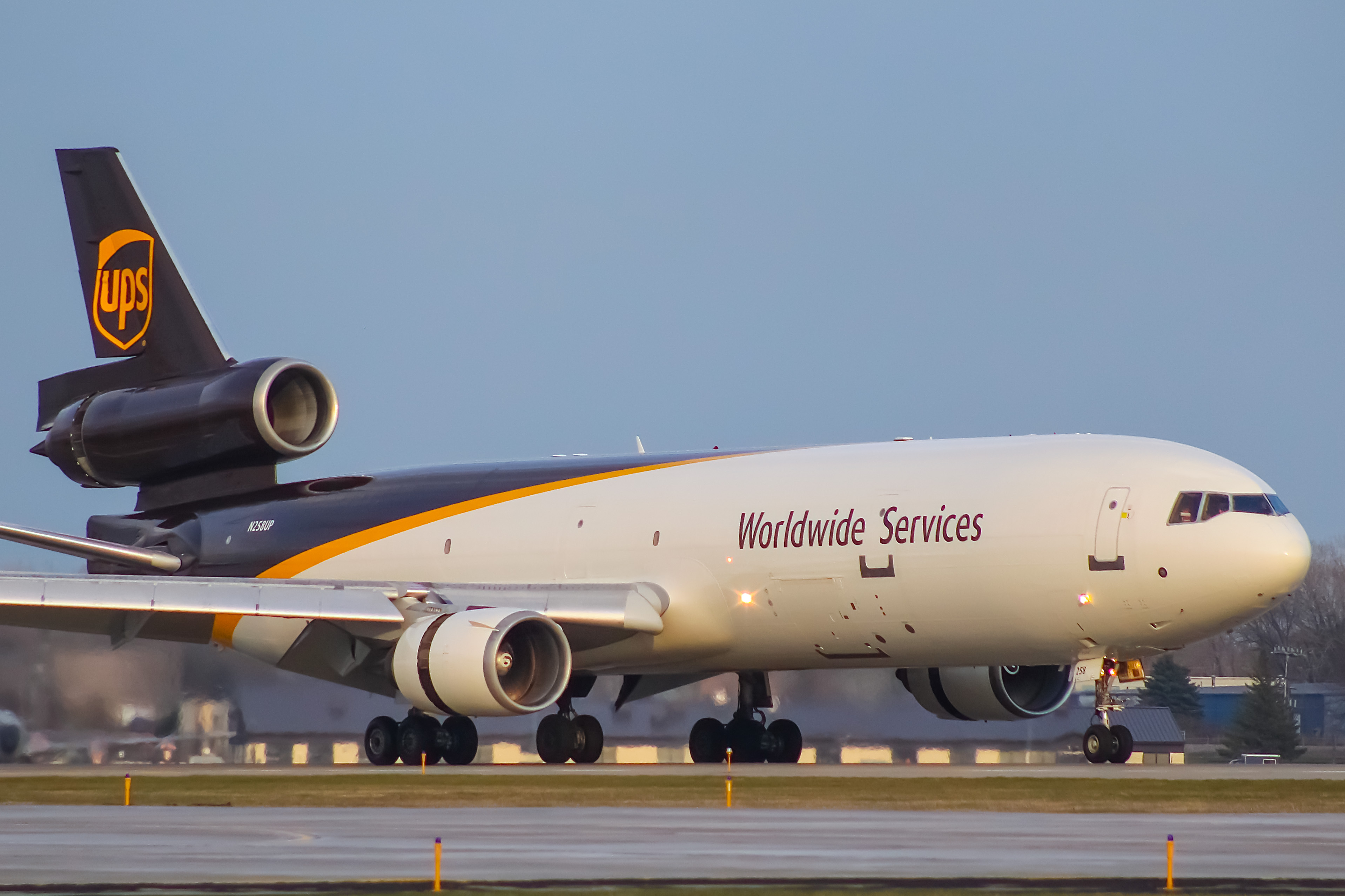Full size: United Parcel Service McDonnell Douglas MD-11F N258UP at General Mitchell International Airport