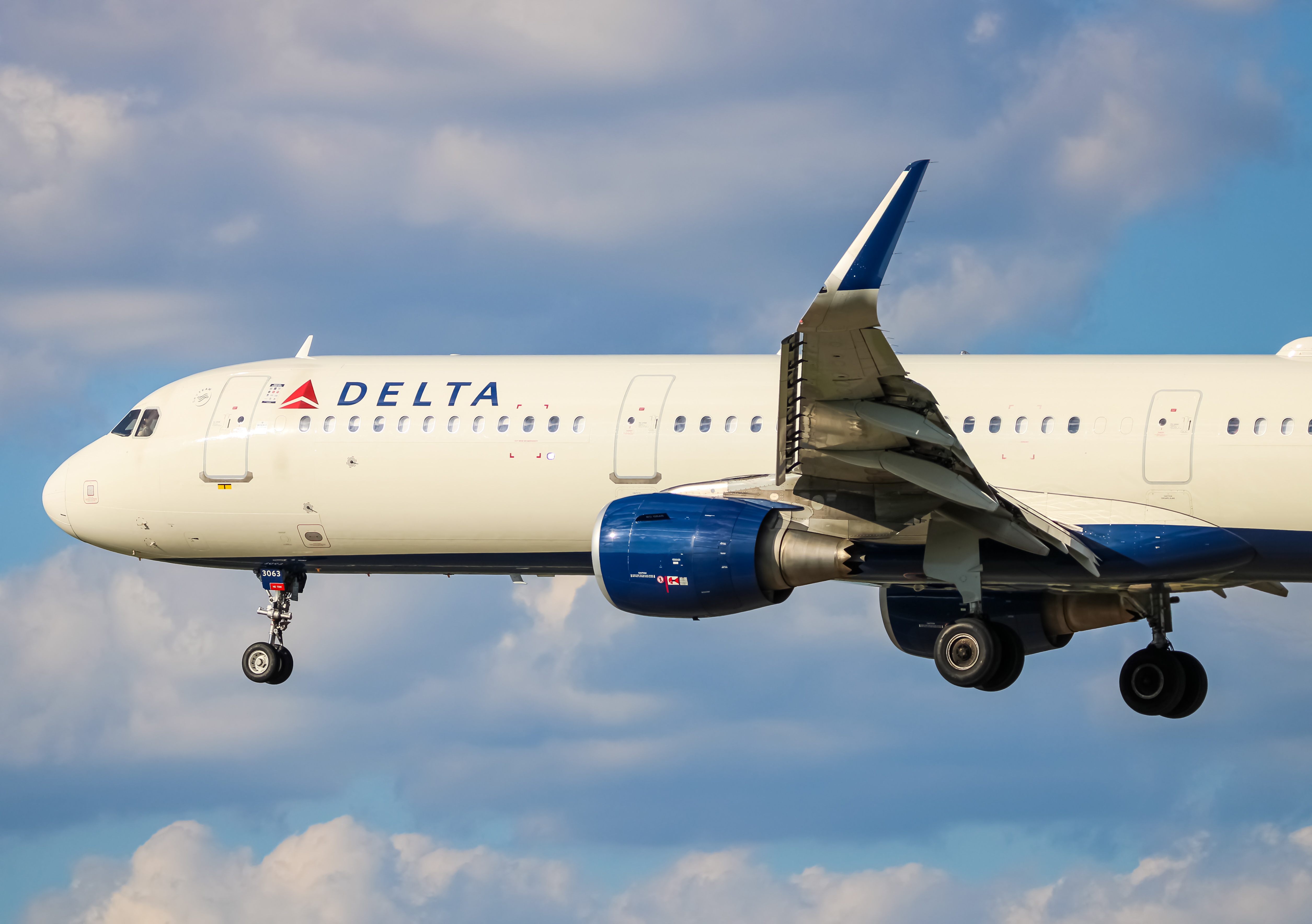 Full size: Delta Airlines Airbus A321-200 N363DN at Baltimore/Washington International Thurgood Marshall Airport
