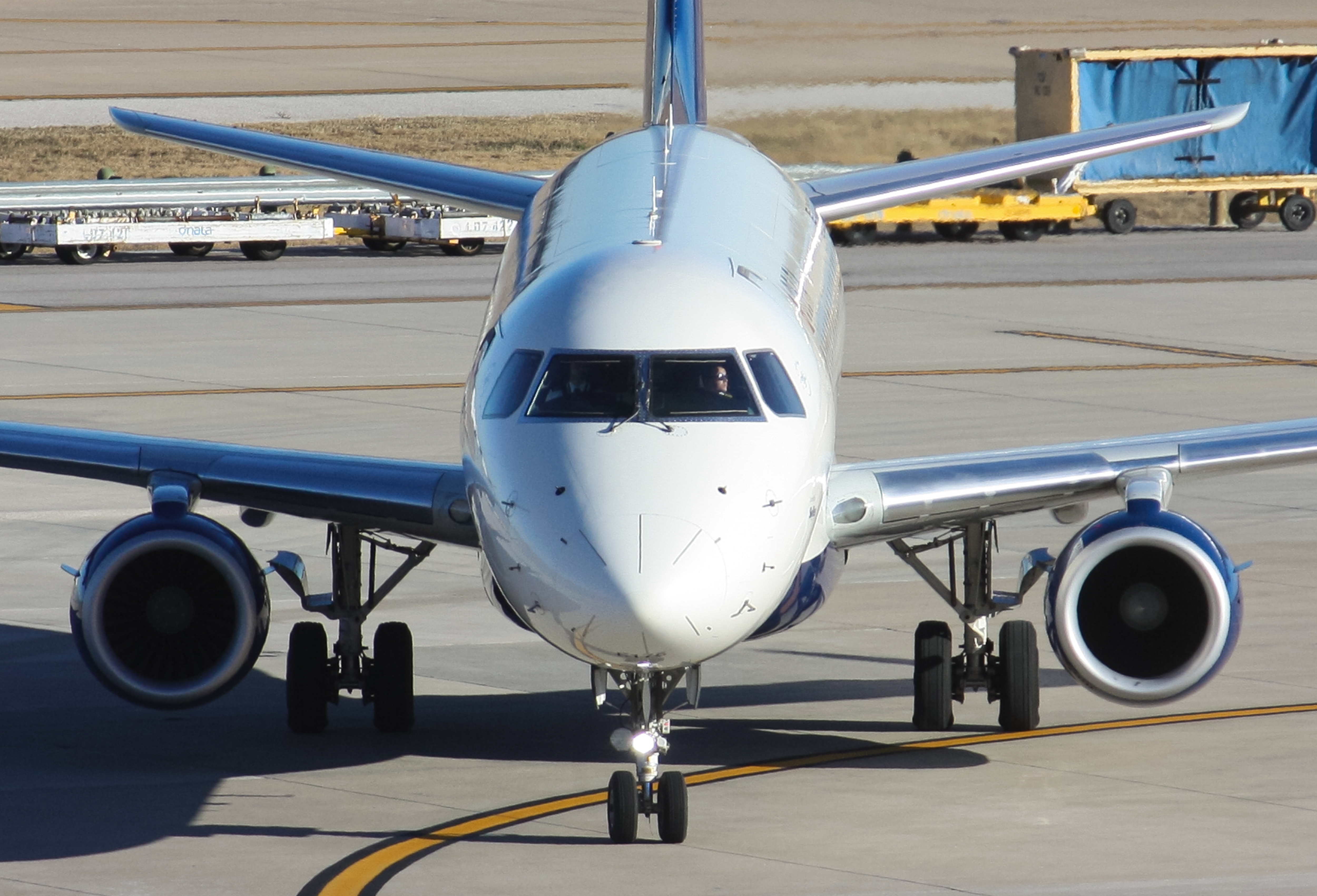 Full size: SkyWest Airlines Embraer E175 N240SY at Austin-Bergstrom International Airport