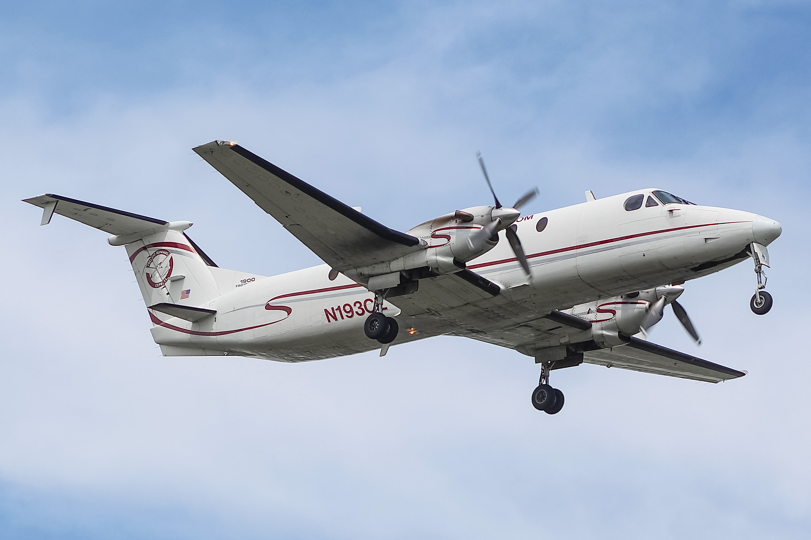 Full size: Freight Runners Express Beechcraft 1900 N193CZ at General Mitchell International Airport