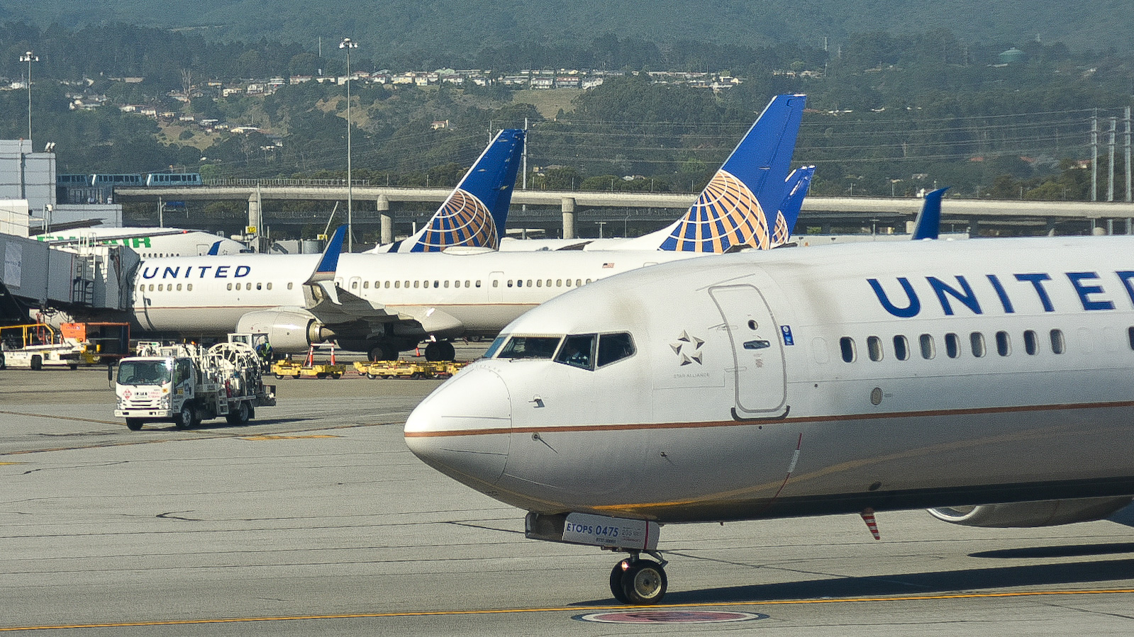 Full size: United Airlines Boeing 737-900ER N39475 at San Francisco International Airport
