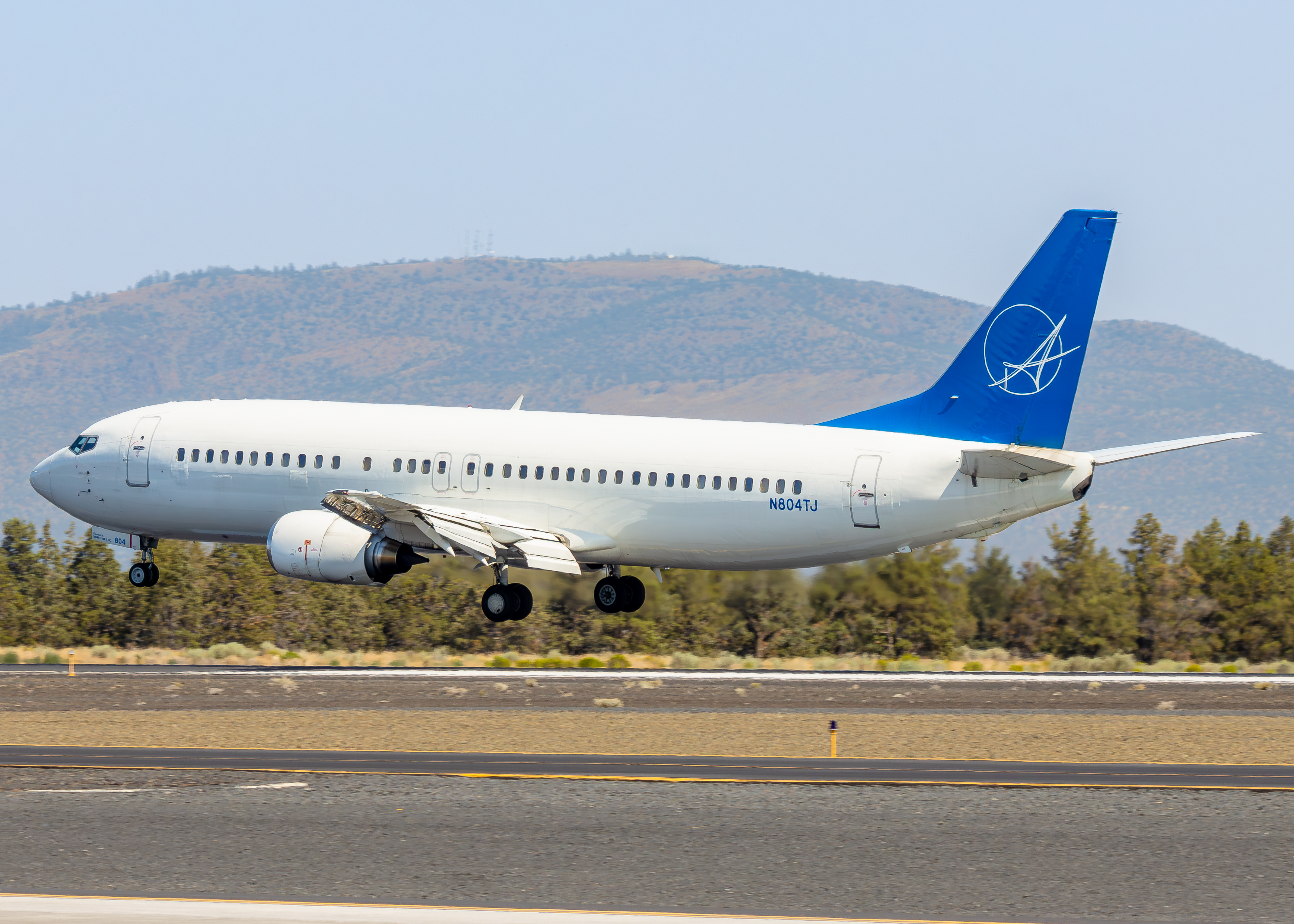 Full size: iAero Airways Boeing 737-400 N804TJ at Roberts Field Airport