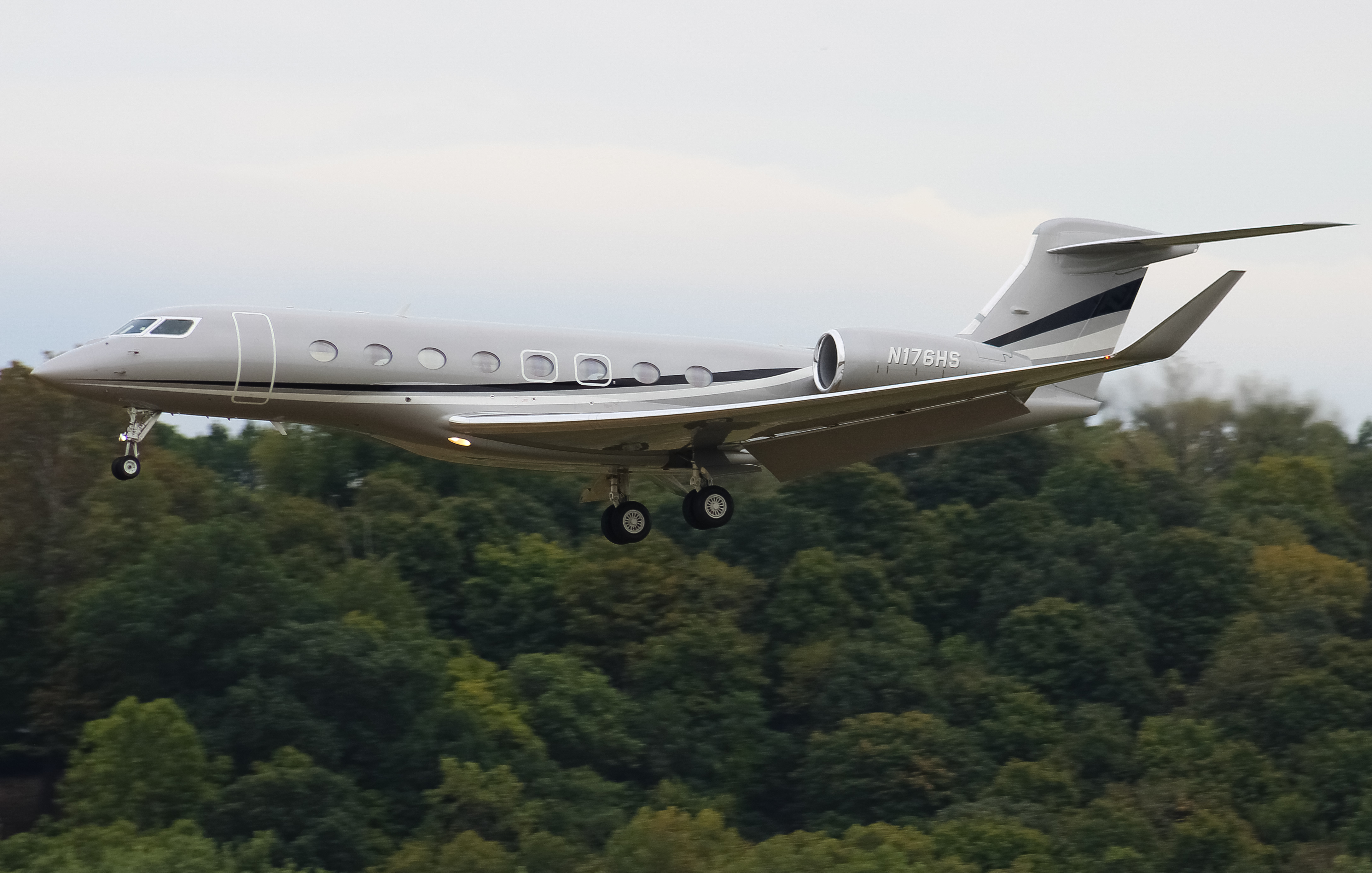 Full size: Executive Jet Management  Gulfstream G650ER N176HS at Cincinnati Municipal Airport/Lunken Field