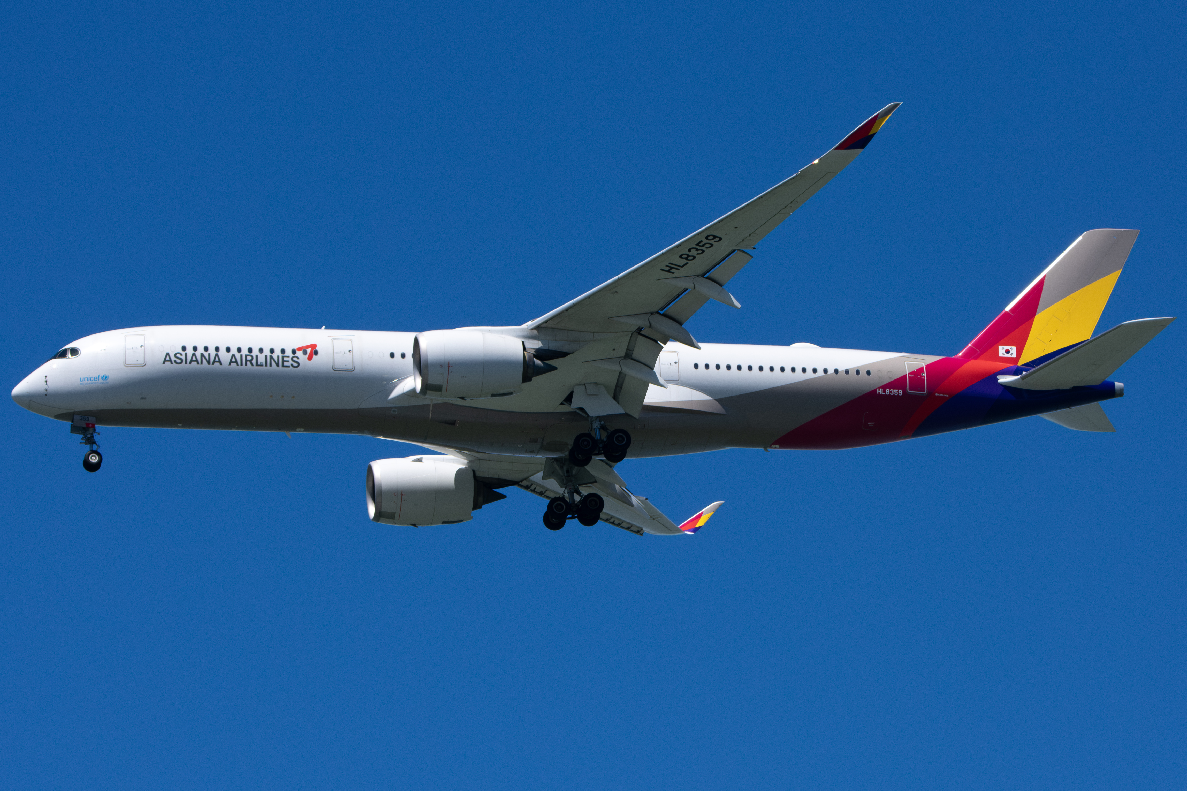 Full size: Asiana Airlines Airbus A350-900 HL8359 at San Francisco International Airport