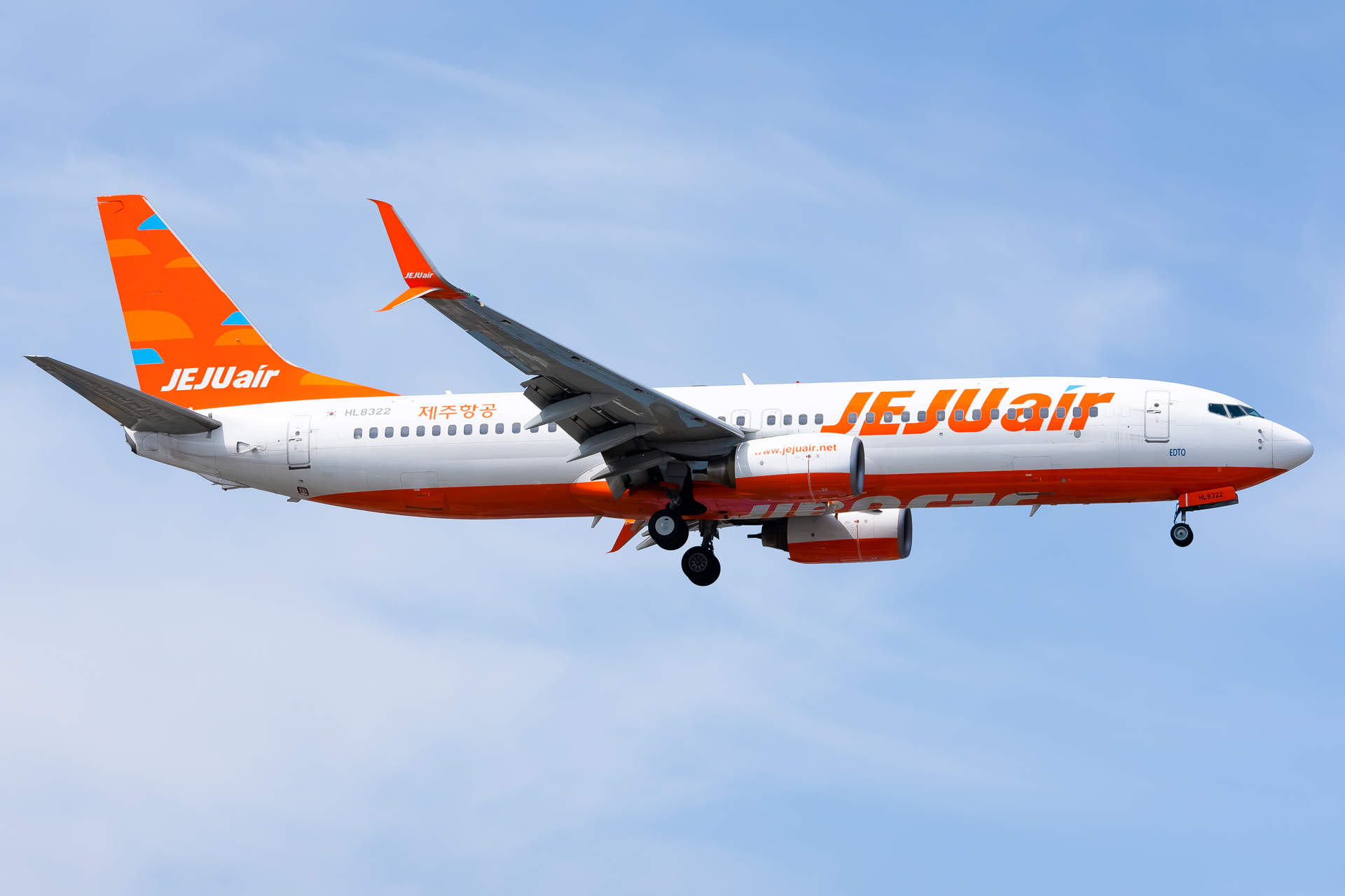 Full size: Jeju Air Boeing 737-800 HL8322 at Gimhae International Airport