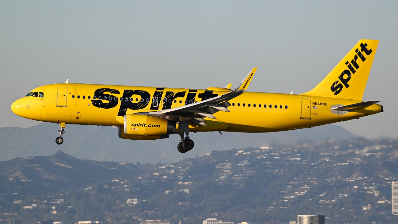 Full size: Spirit Airlines Airbus A320 N648NK at Los Angeles International Airport