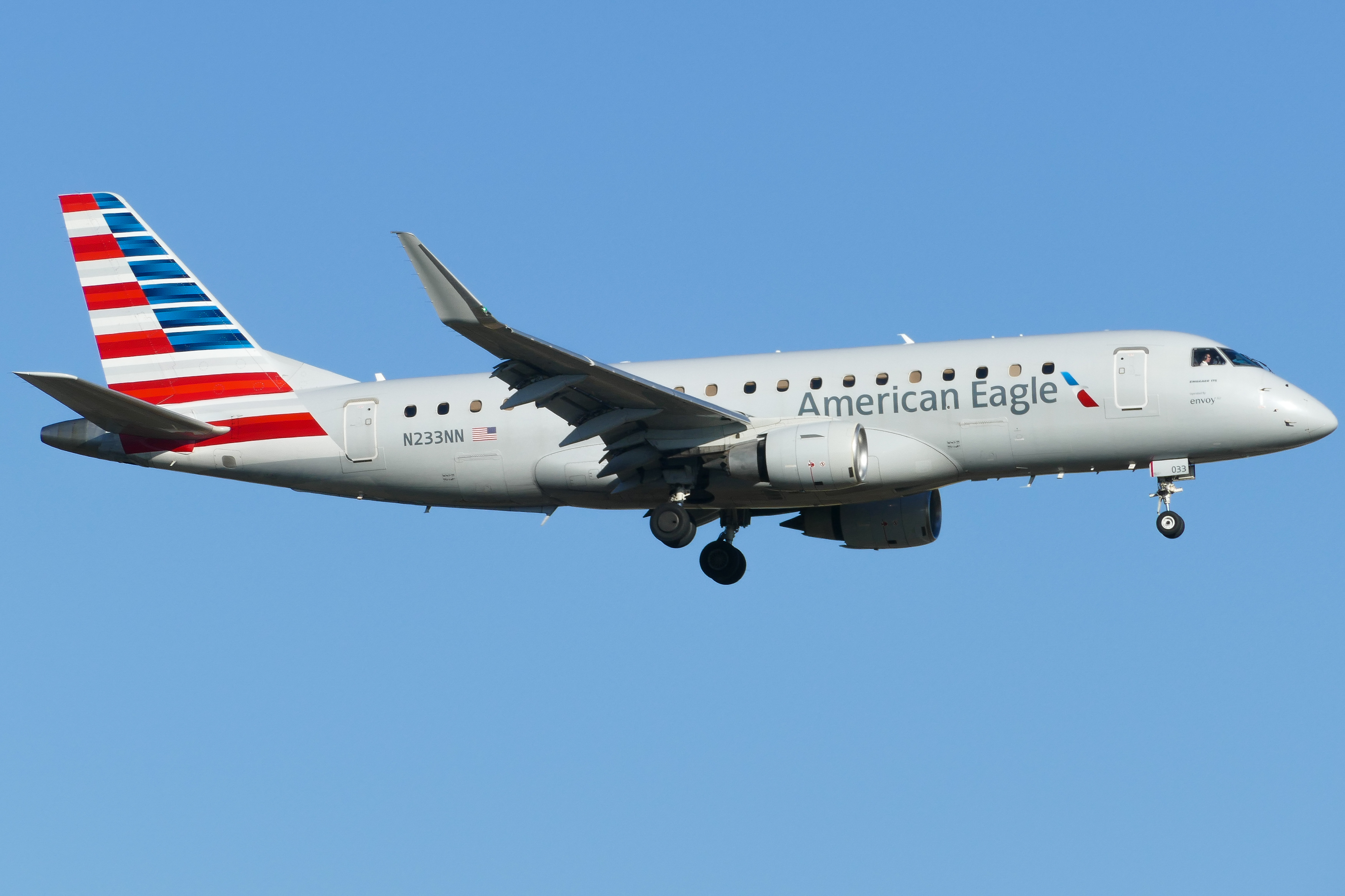 Full size: American Eagle Embraer E175 N233NN at Austin-Bergstrom International Airport
