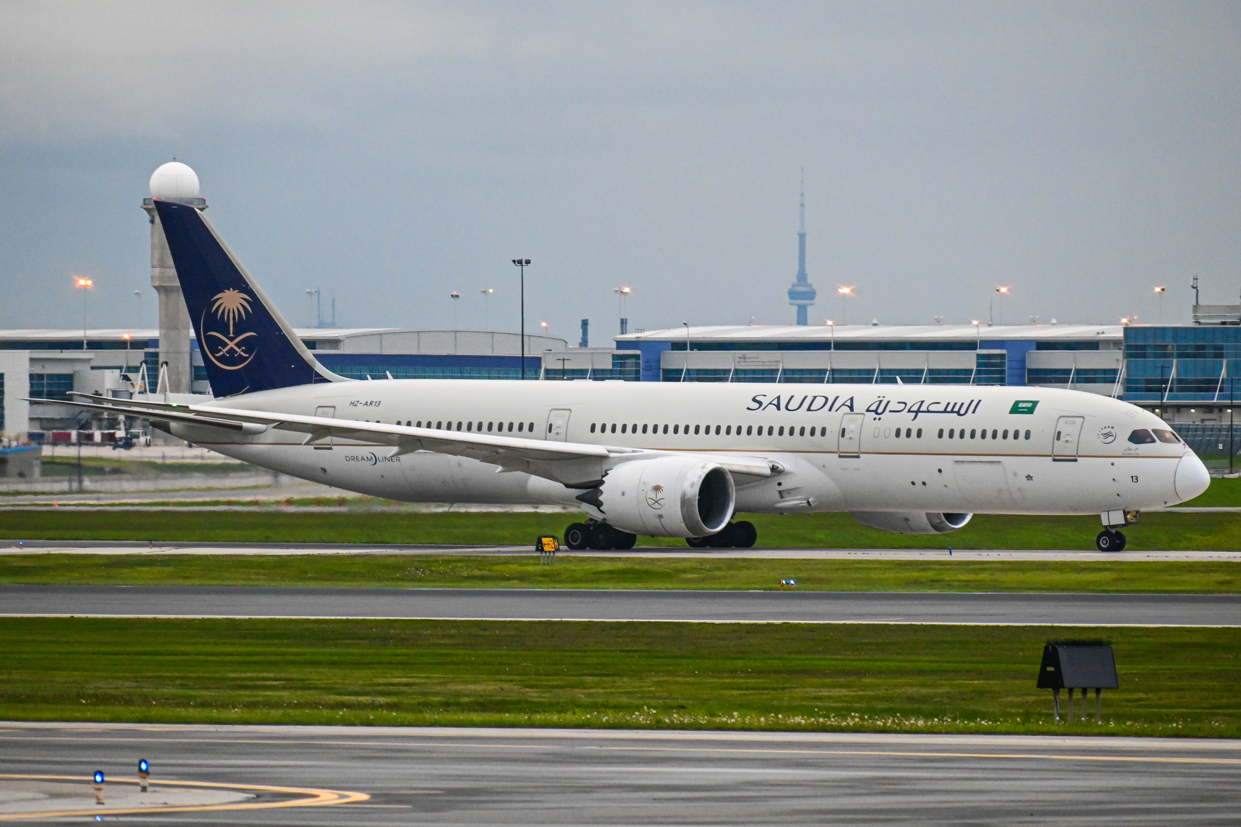 Full size: Saudia Boeing 787-9 HZ-AR13 at Lester B Pearson International Airport