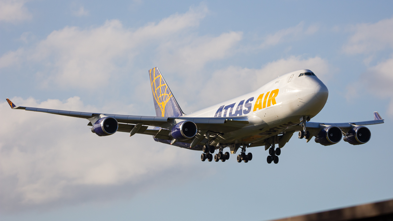Full size: Atlas Air Boeing 747-400F N475MC at Miami International Airport