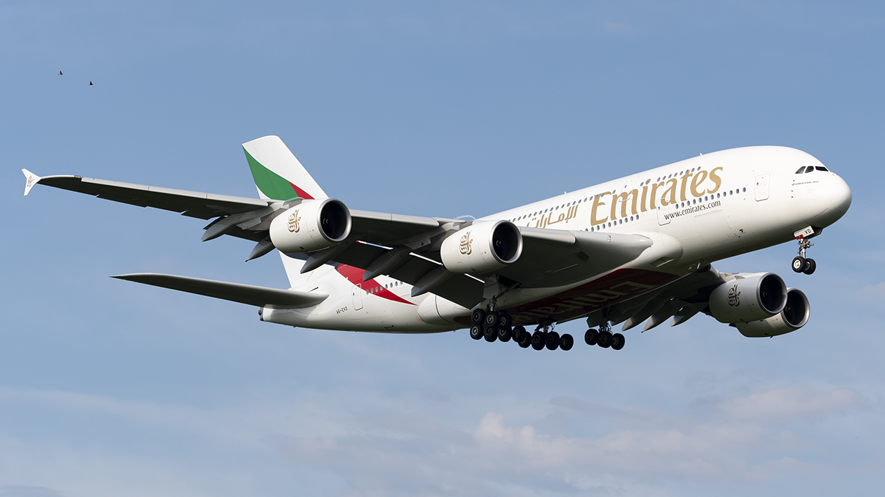 Full size: Emirates Airbus A380-800 A6-EVD at Washington Dulles International Airport