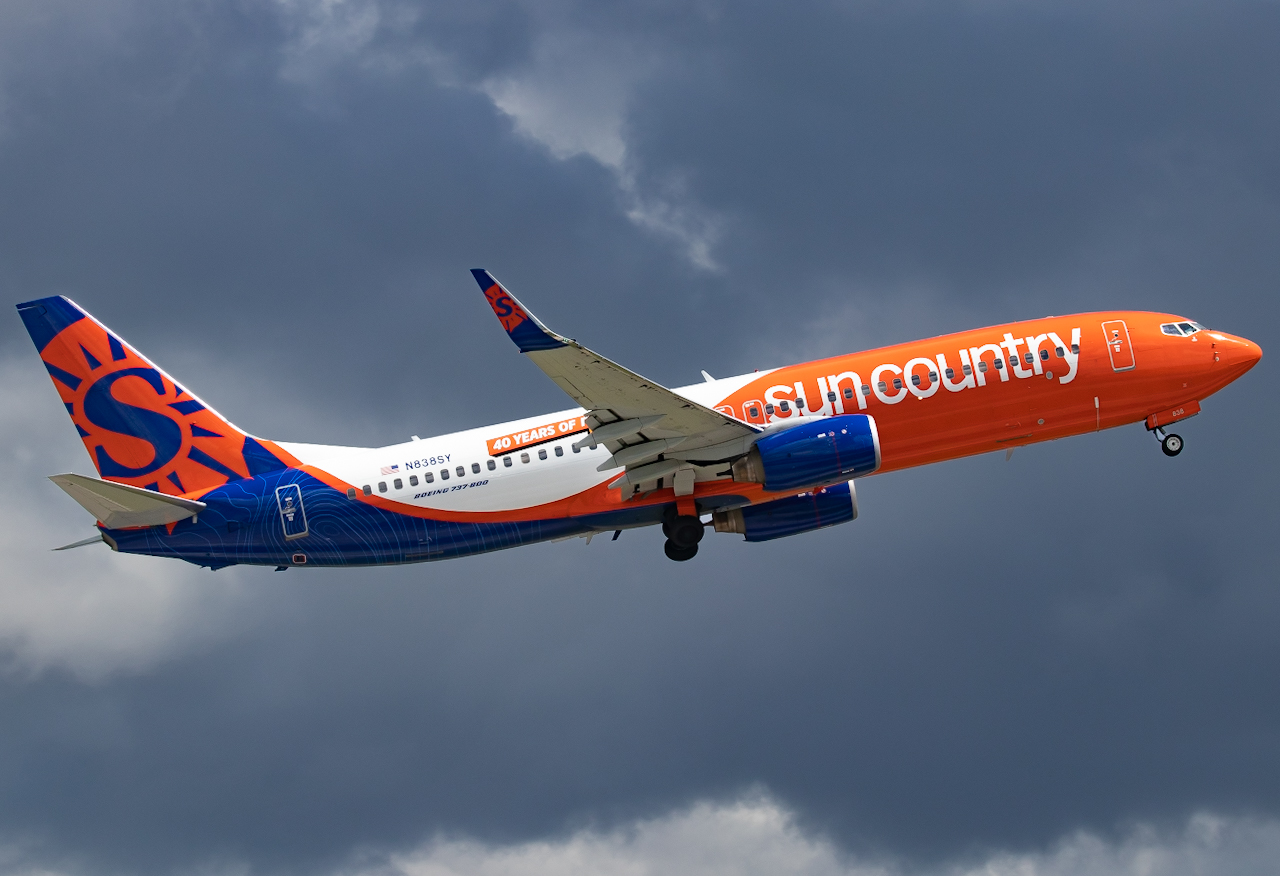 Full size: Sun Country Airlines Boeing 737-800 N838SY at Southwest Florida International Airport