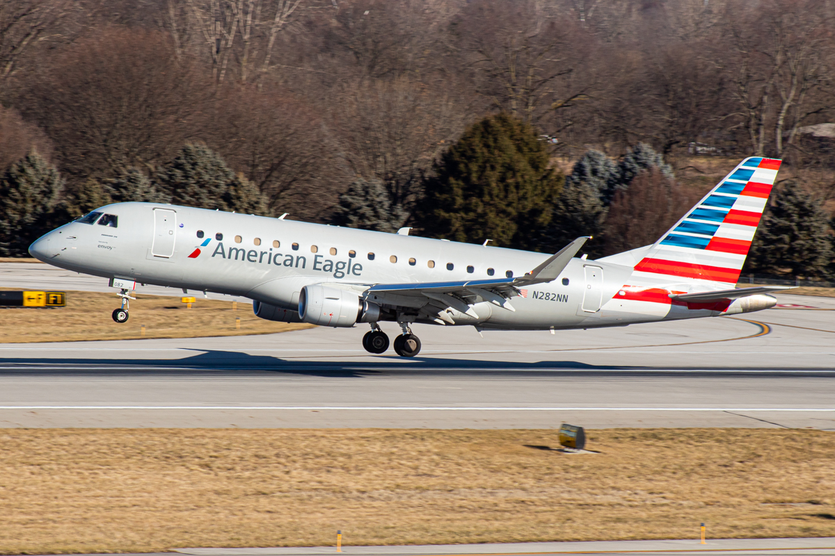 Full size: American Eagle Embraer E175 N282NN at John Glenn Columbus International Airport