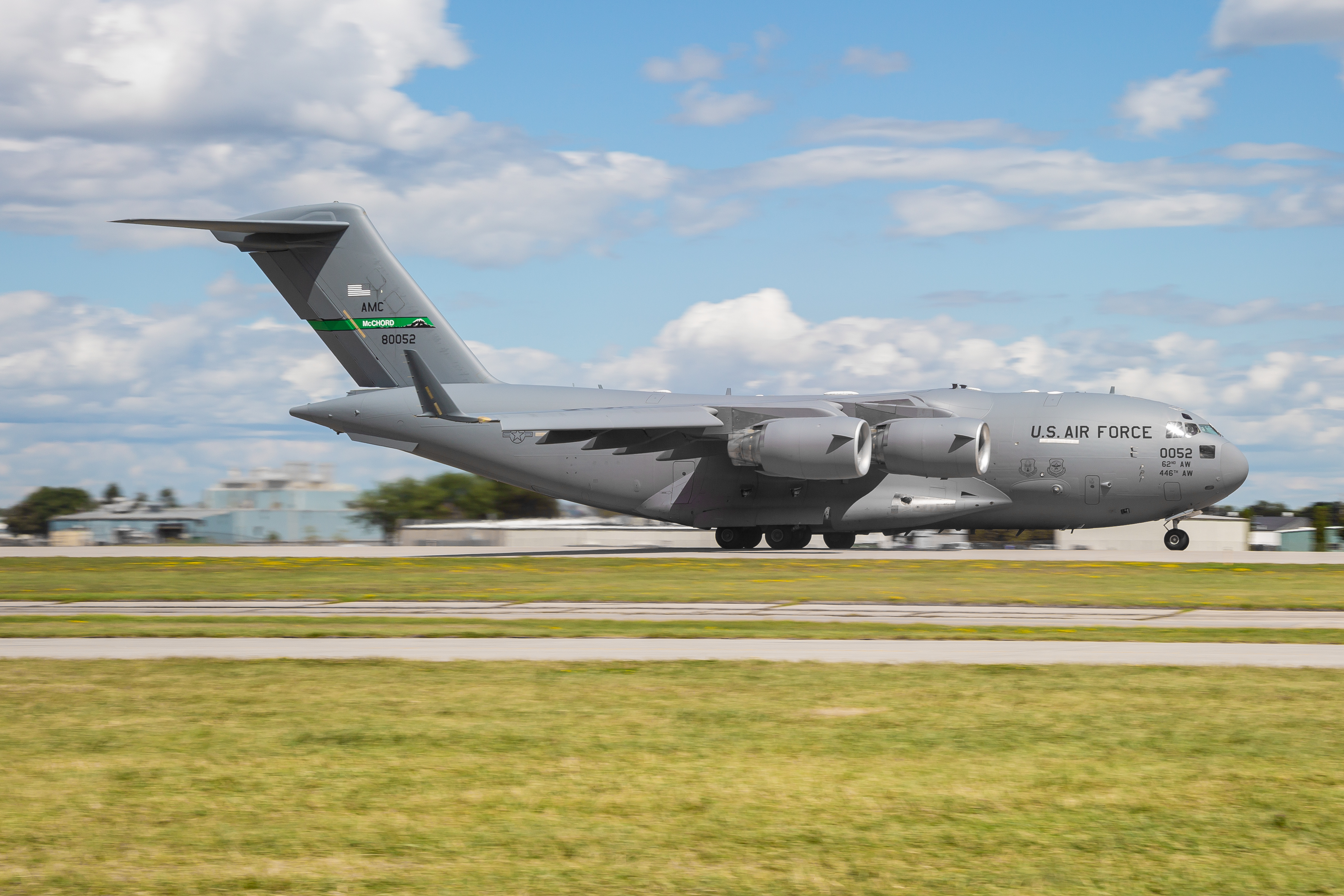 Full size: USAF - United States Air Force Boeing C-17 Globemaster III 98-0052 at Wittman Regional Airport
