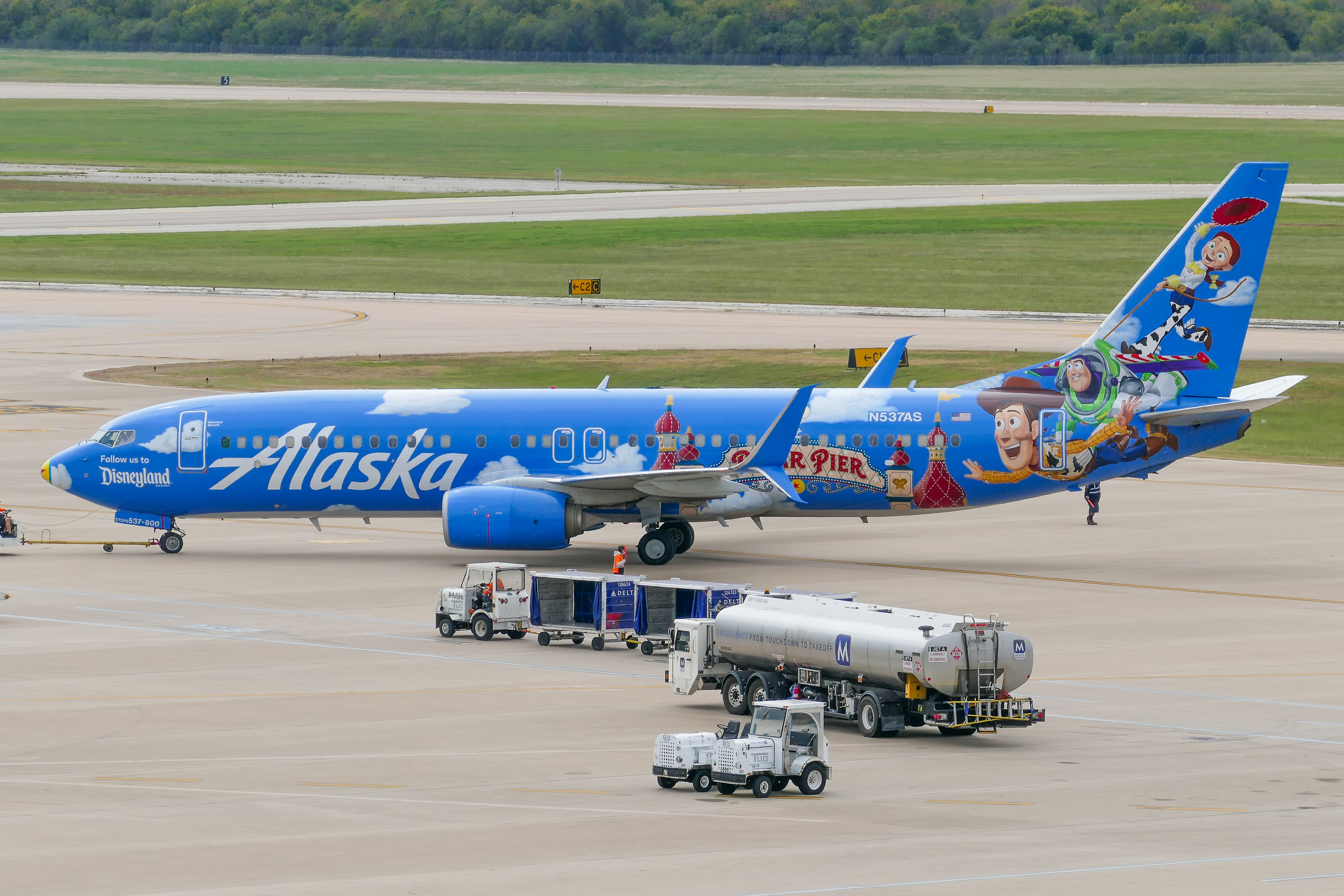 Full size: Alaska Airlines Boeing 737-800 N537AS at Austin-Bergstrom International Airport