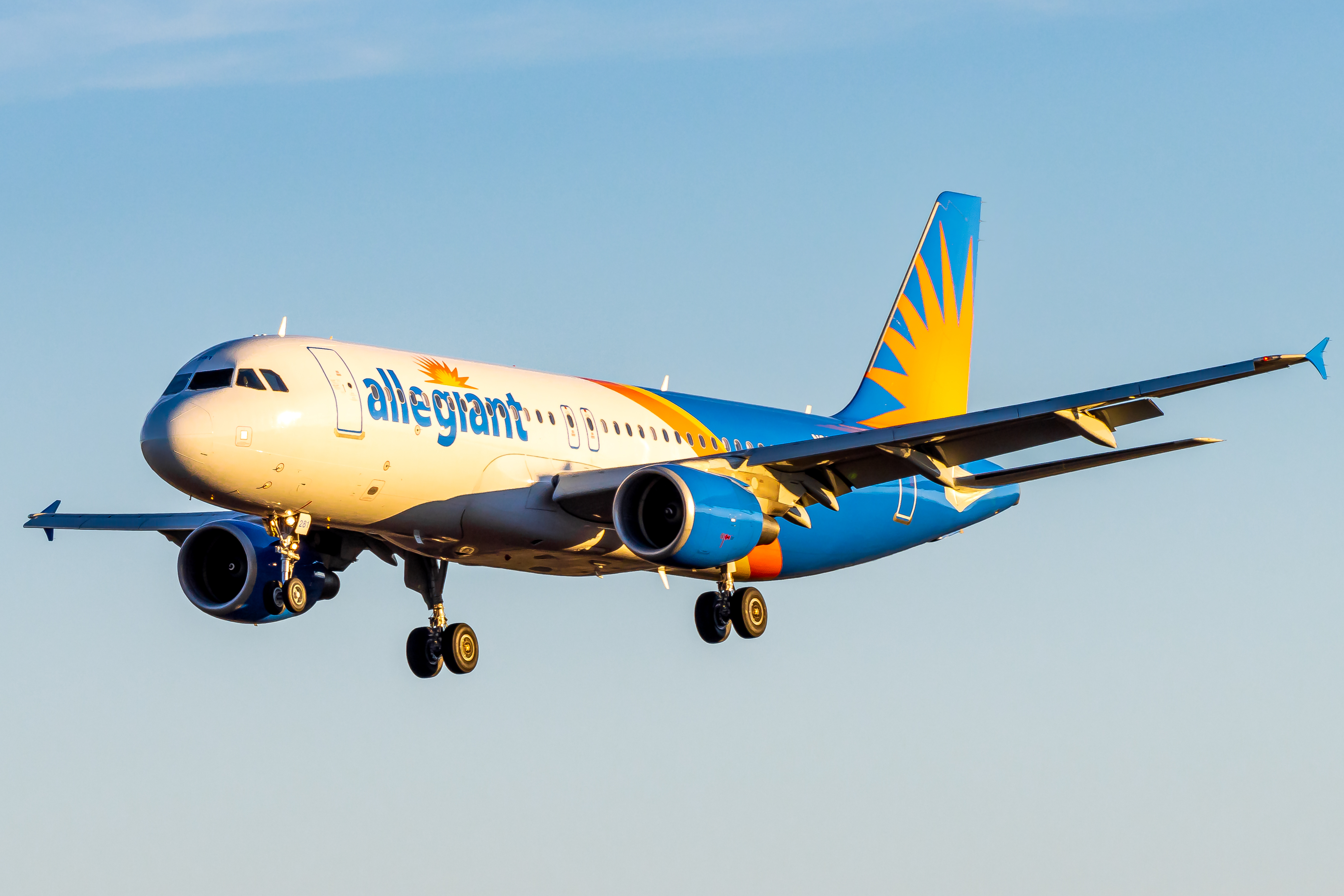 Full size: Allegiant Air Airbus A320 N281NV at Roberts Field Airport