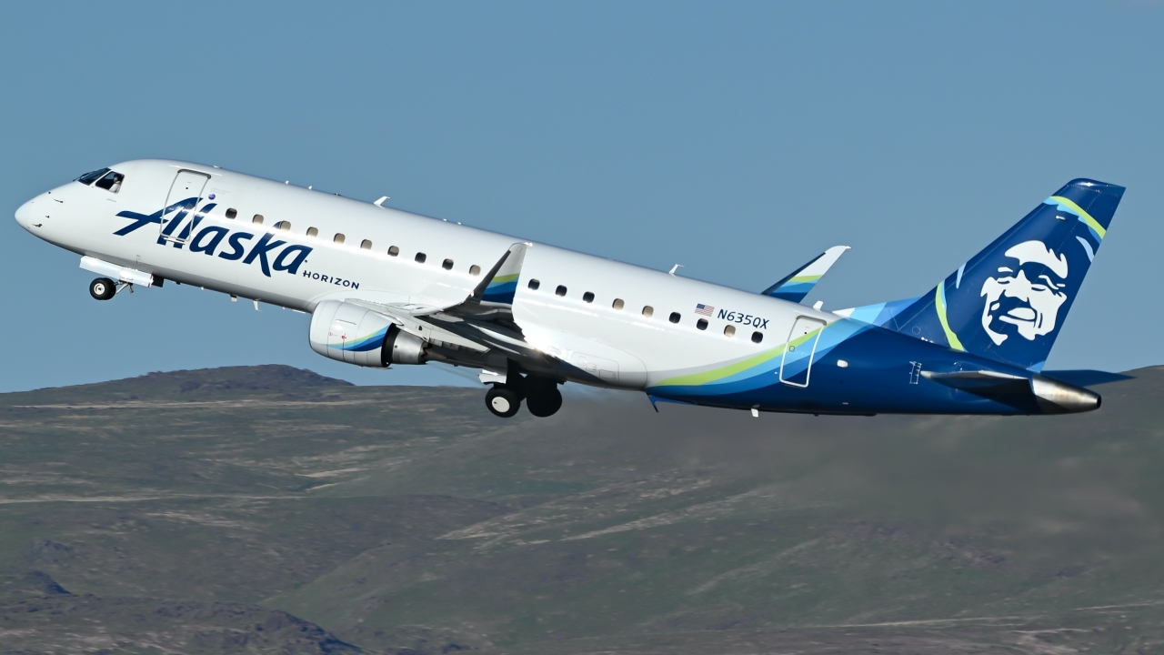 Full size: Horizon Air Embraer E175 N635QX at Reno/Tahoe International Airport