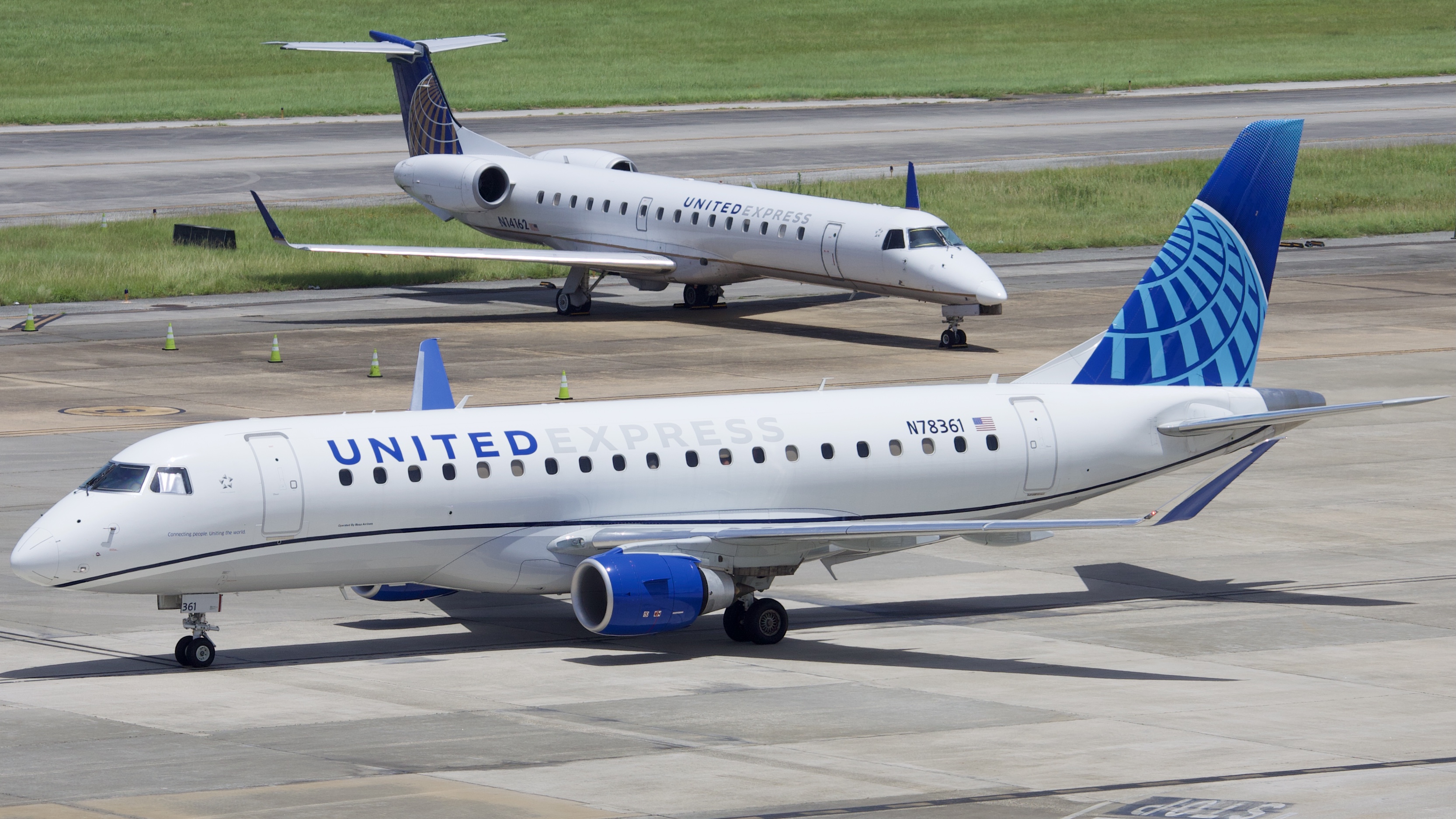 Full size: United Express Embraer E175 N78361 at Houston-George Bush Intercontinental Airport