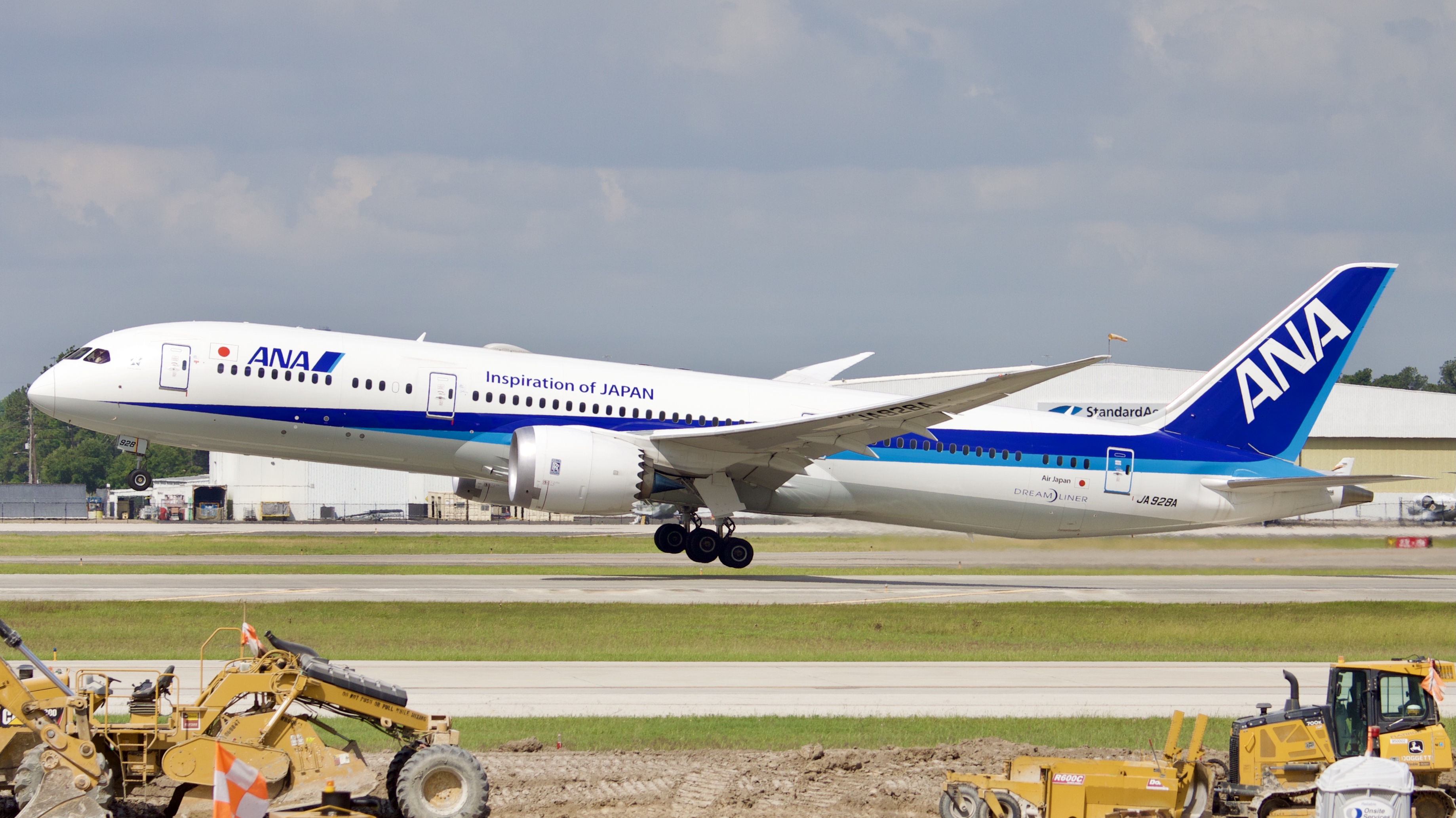Full size: All Nippon Airways Boeing 787-9 JA928A at Houston-George Bush Intercontinental Airport