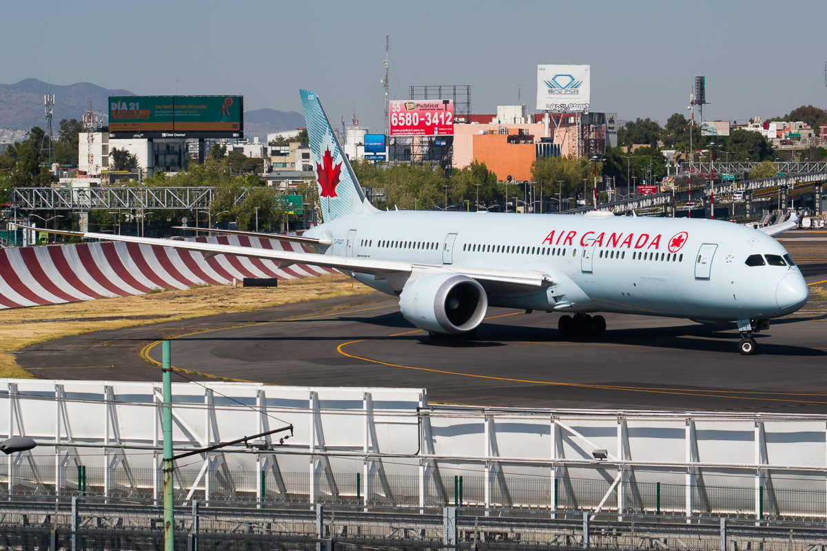 Full size: Air Canada Boeing 787-9 C-FGDT at Mexico City International Airport