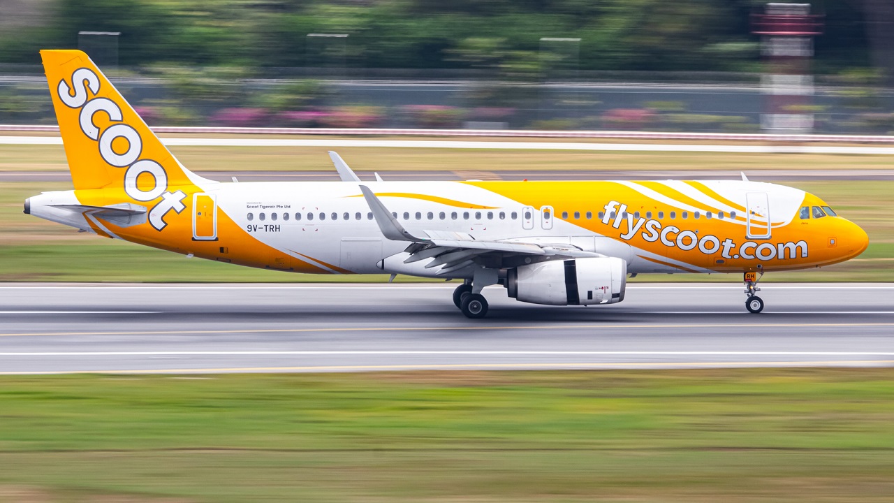 Full size: Scoot Airbus A320 9V-TRH at Singapore-Changi Airport