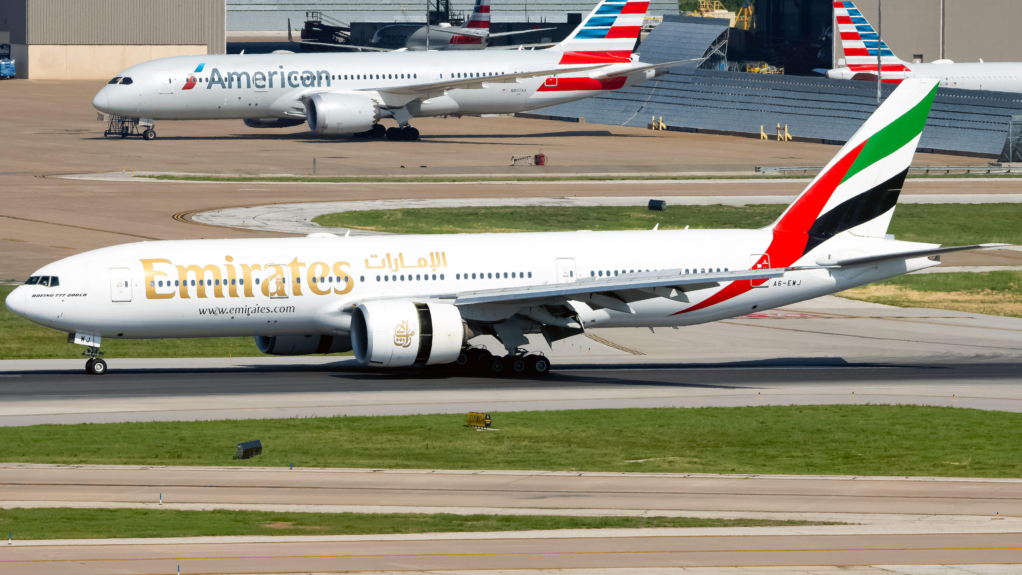 Full size: Emirates Boeing 777-200LR A6-EWJ at Dallas-Fort Worth International Airport