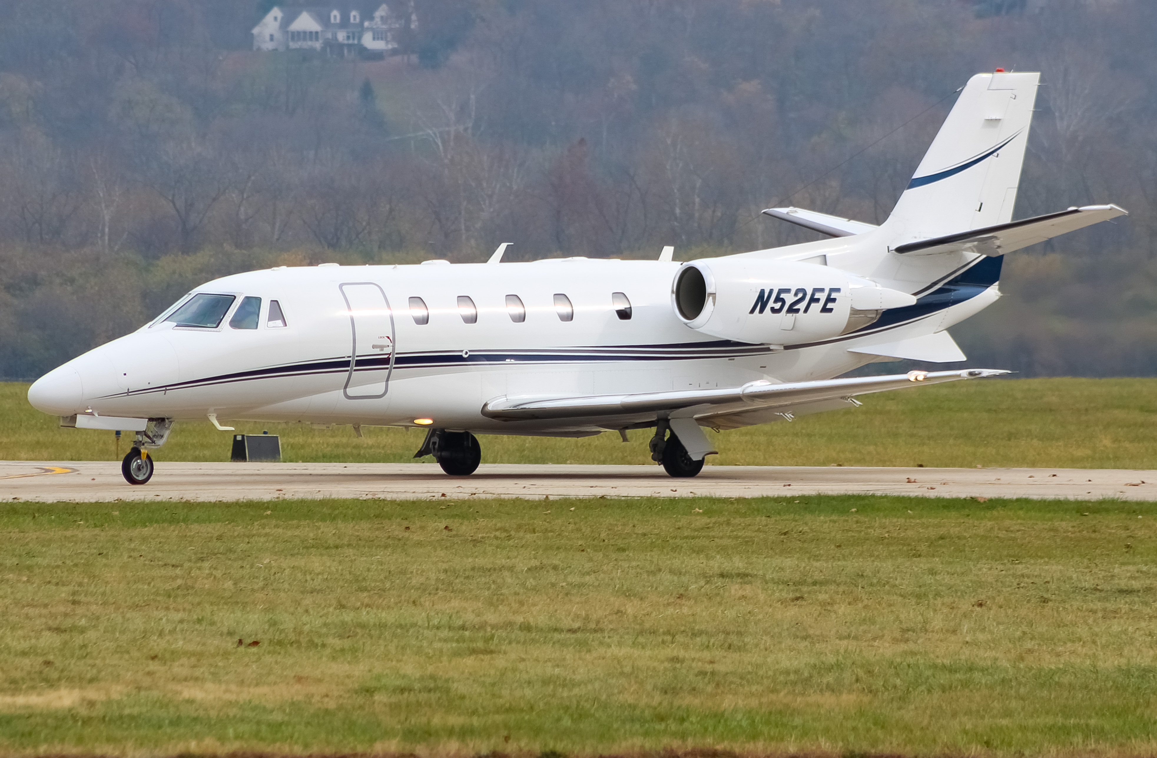 Full size: PRIVATE  Cessna Citation 560XL Excel N52FE at Cincinnati Municipal Airport/Lunken Field