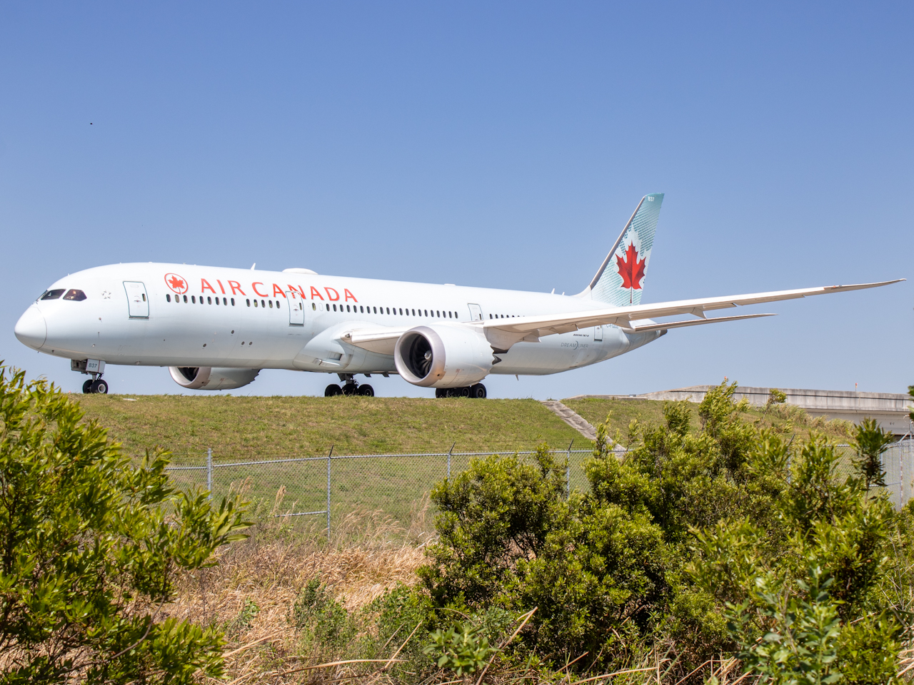 Full size: Air Canada Boeing 787-9 C-FGDZ at Orlando International Airport