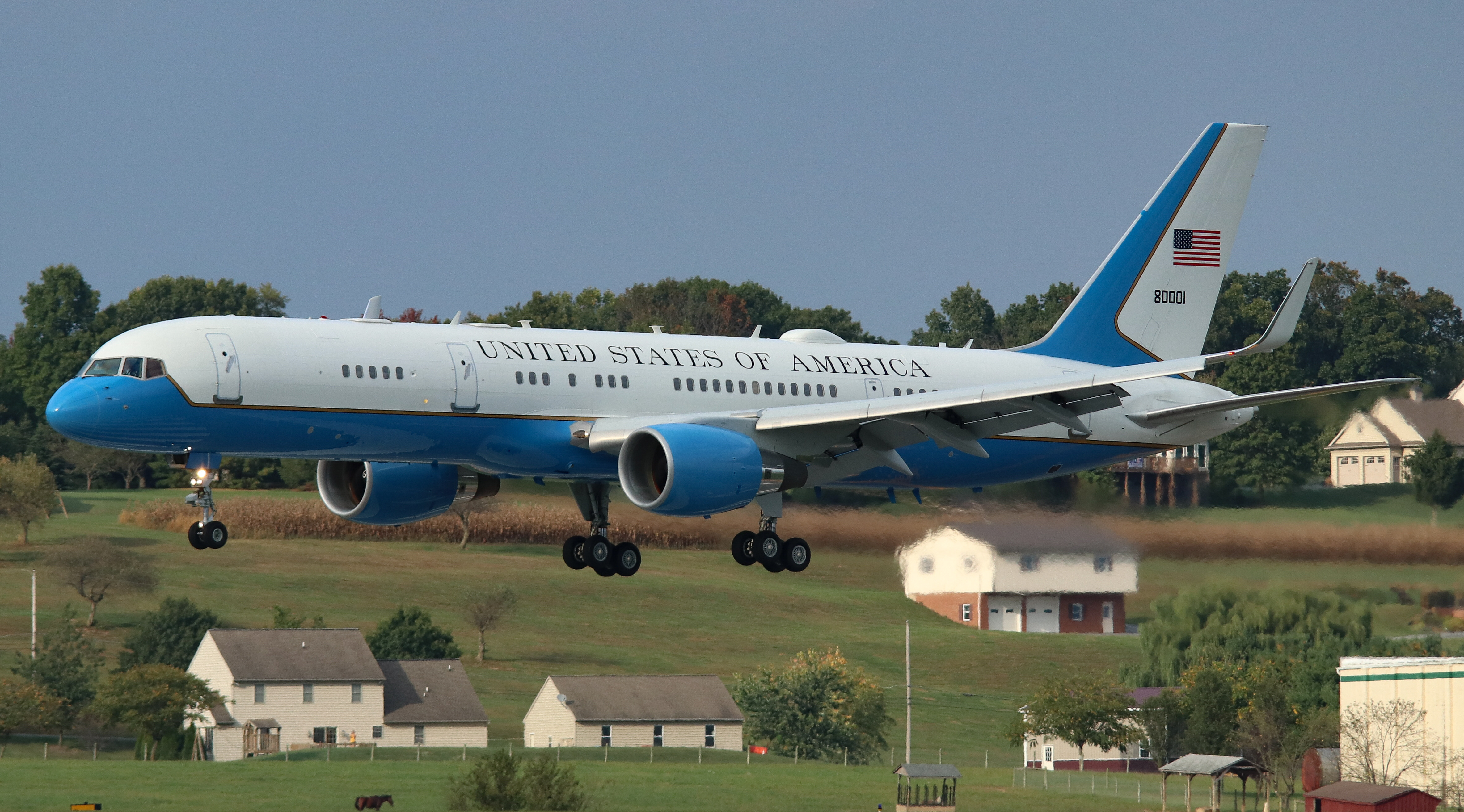 Full size: USAF - United States Air Force Boeing VC-32 98-0001 at Lancaster Airport
