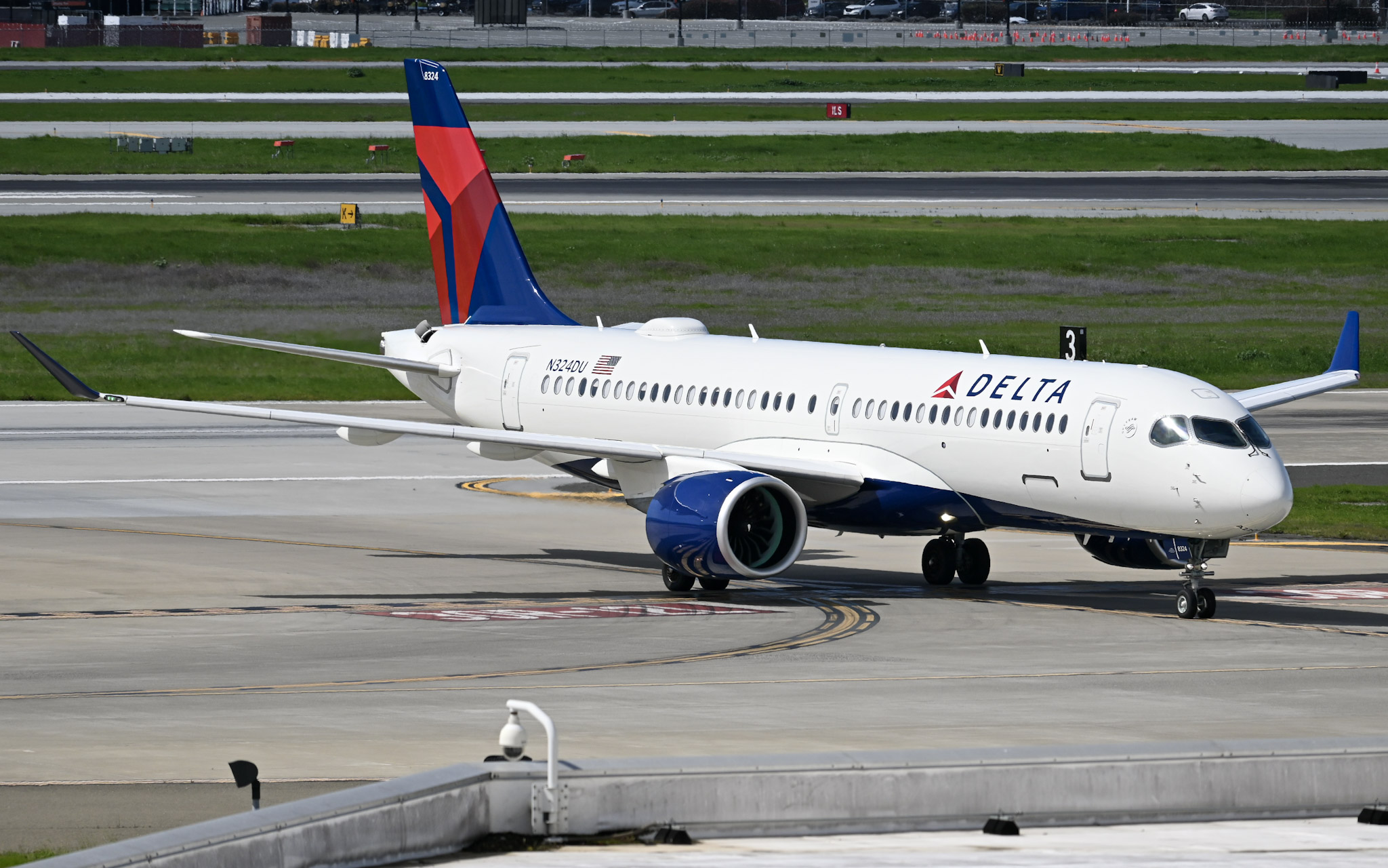 Full size: Delta Airlines Airbus A220-300 N324DU at Norman Y Mineta San Jose International Airport