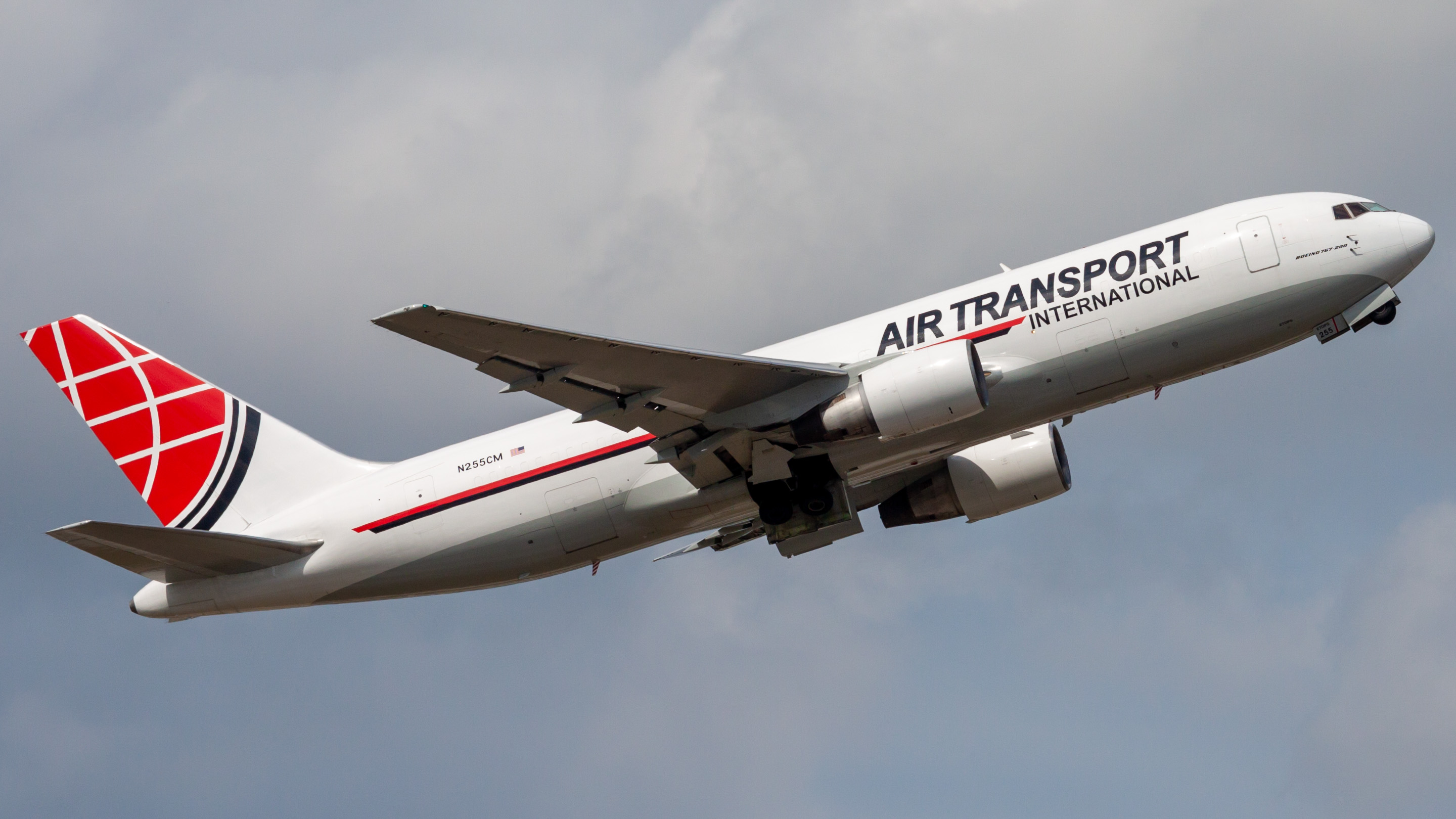 Full size: Air Transport International Boeing 767-200F N255CM at Houston-George Bush Intercontinental Airport