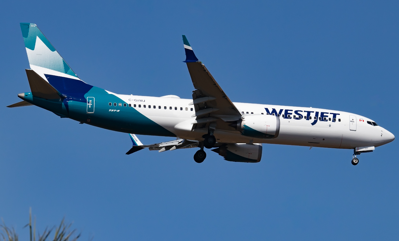 Full size: WestJet Boeing 737 MAX 8 C-GIWJ at Southwest Florida International Airport