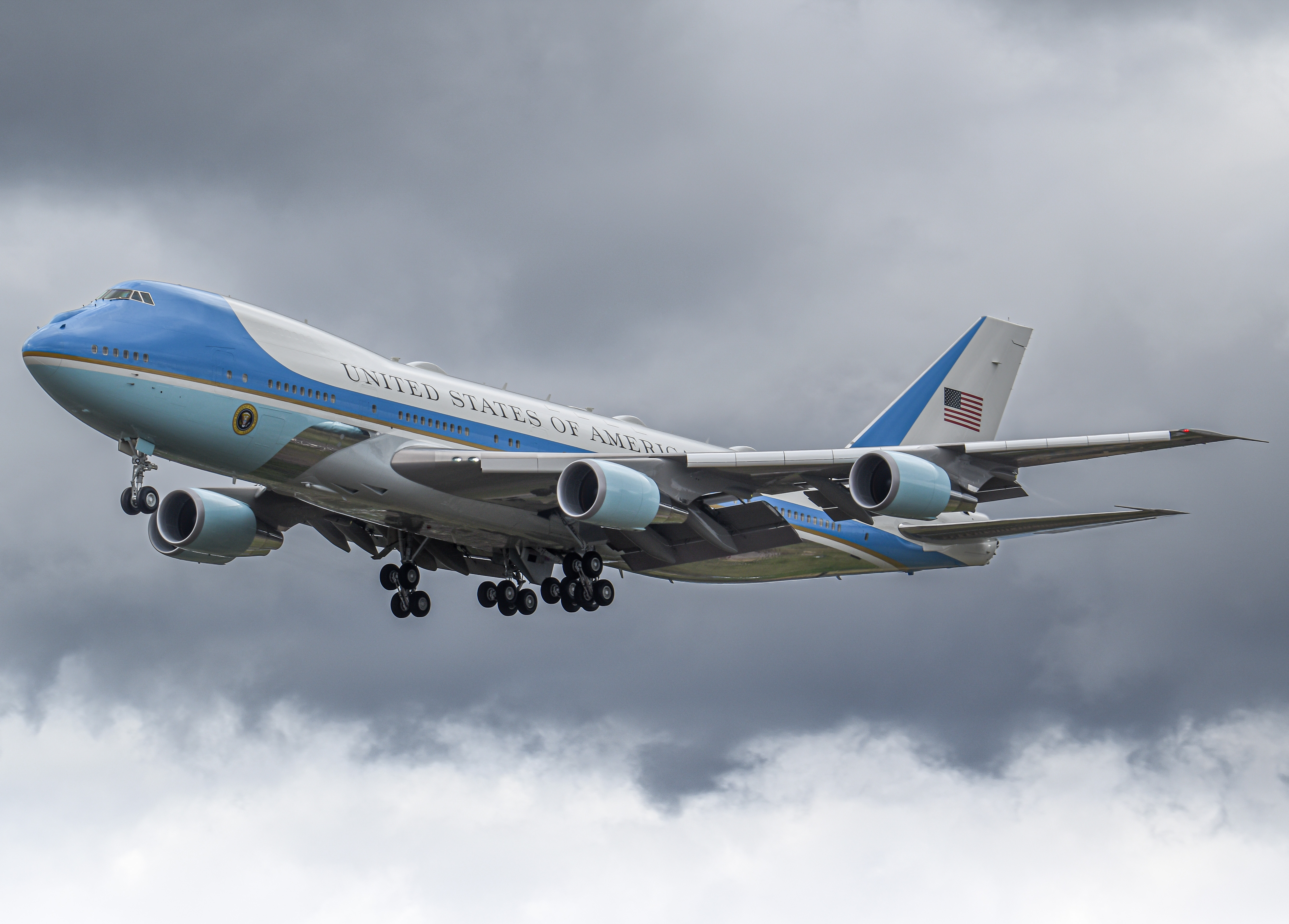 Full size: USAF - United States Air Force Boeing VC-25A 28000 at Portsmouth International Airport at Pease