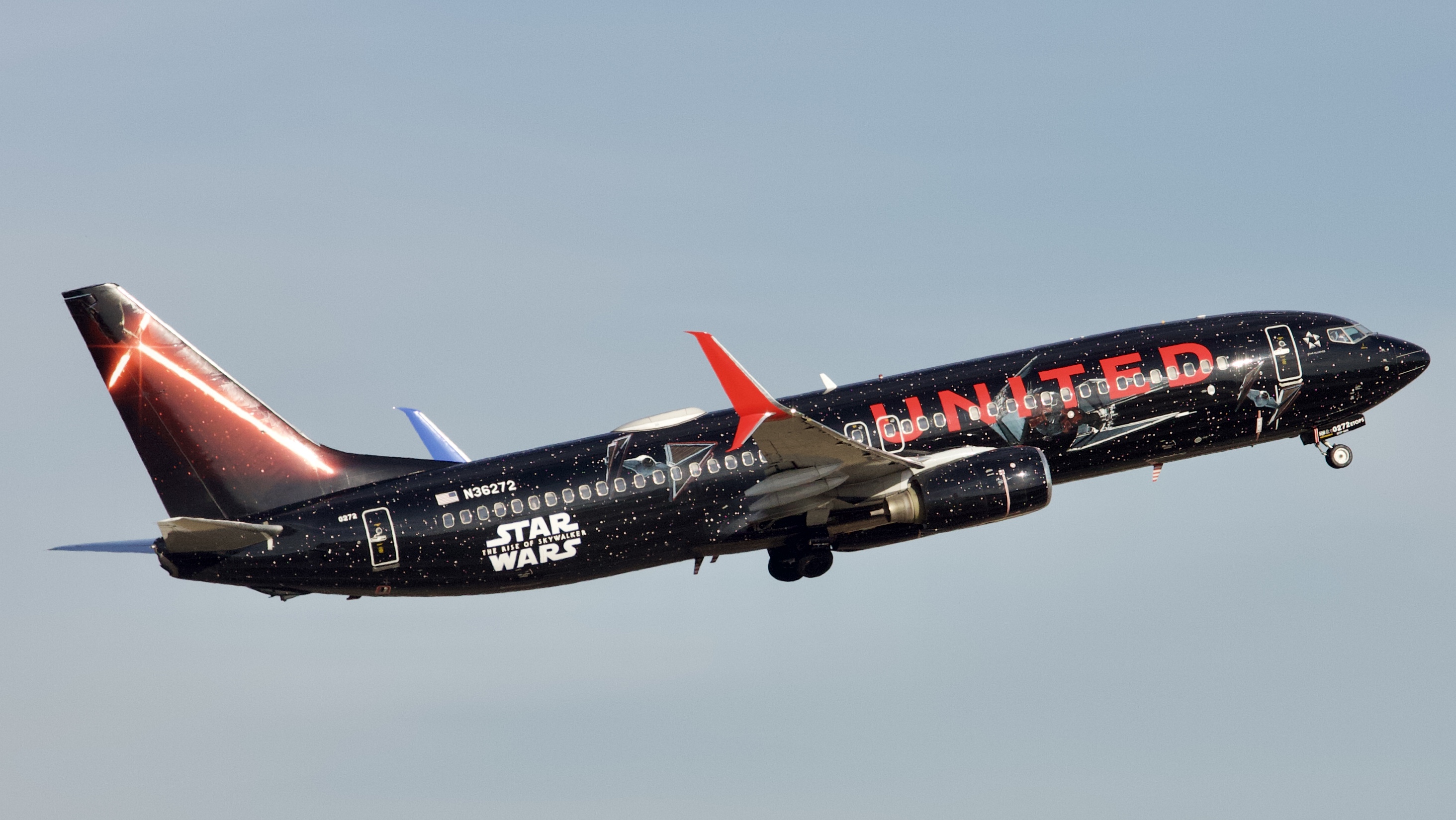 Full size: United Airlines Boeing 737-800 N36272 at Houston-George Bush Intercontinental Airport