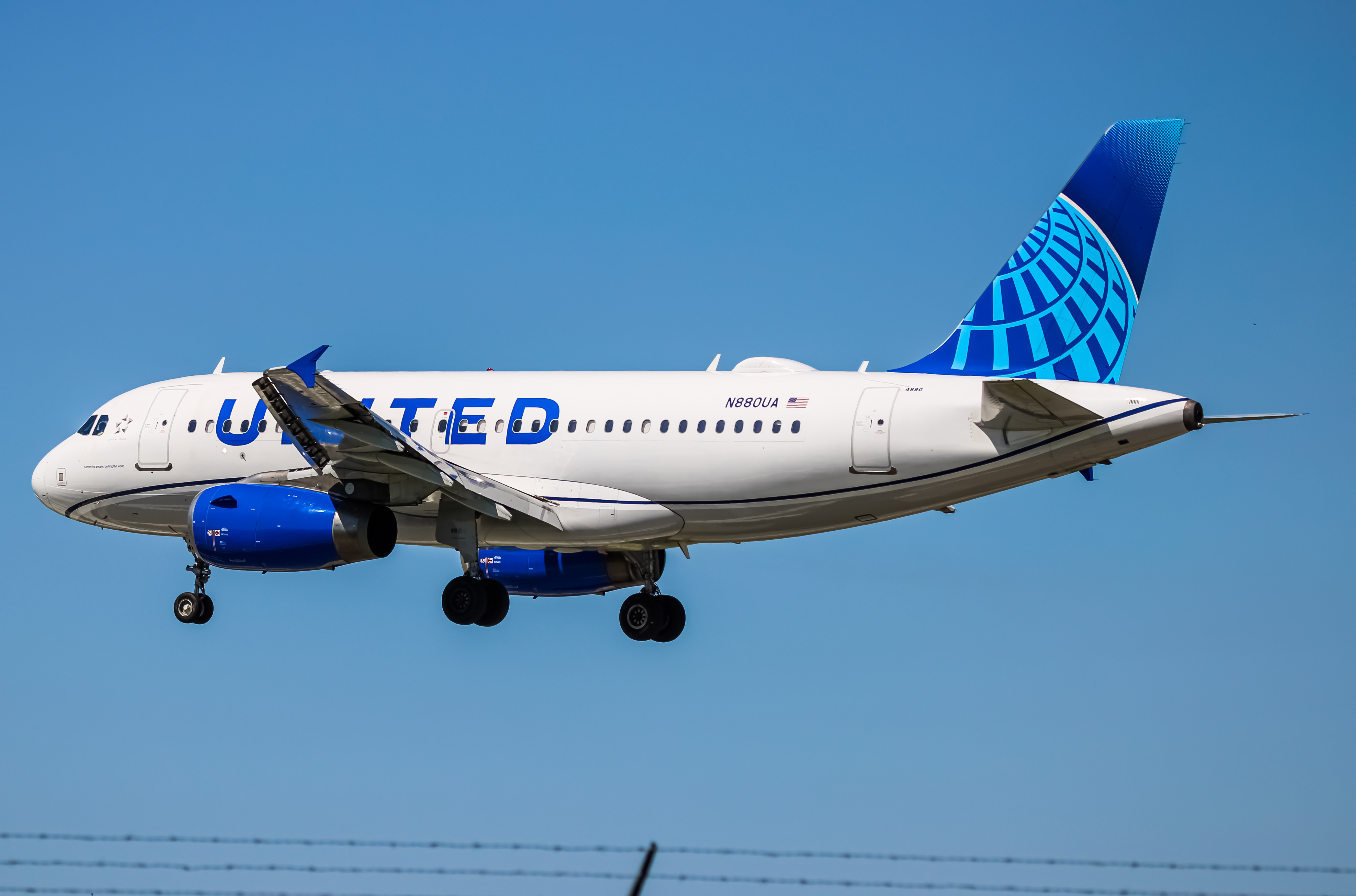 Full size: United Airlines Airbus A319 N880UA at Baltimore/Washington International Thurgood Marshall Airport