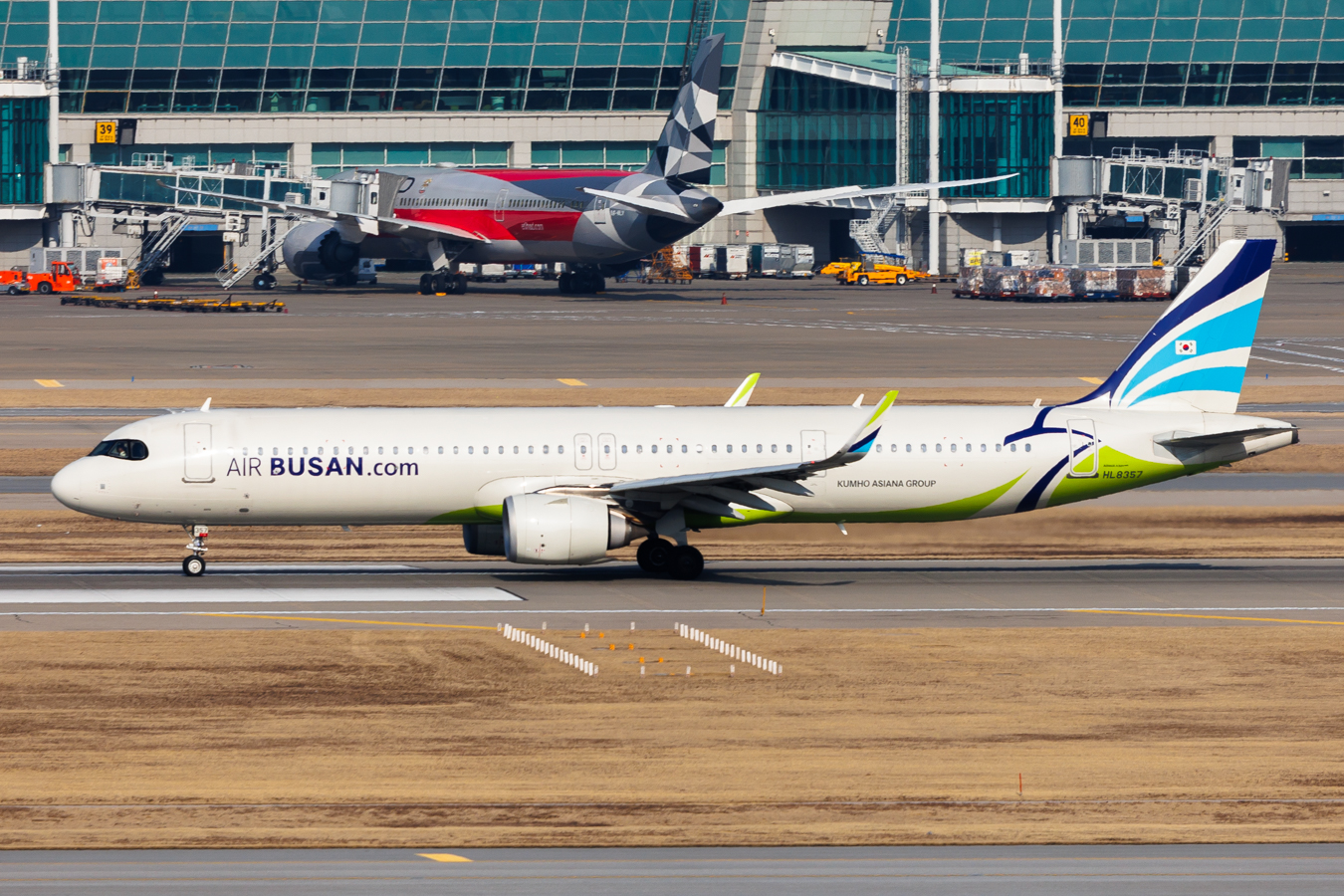 Full size: Air Busan Airbus A321NEO HL8357 at Seoul-Incheon International Airport