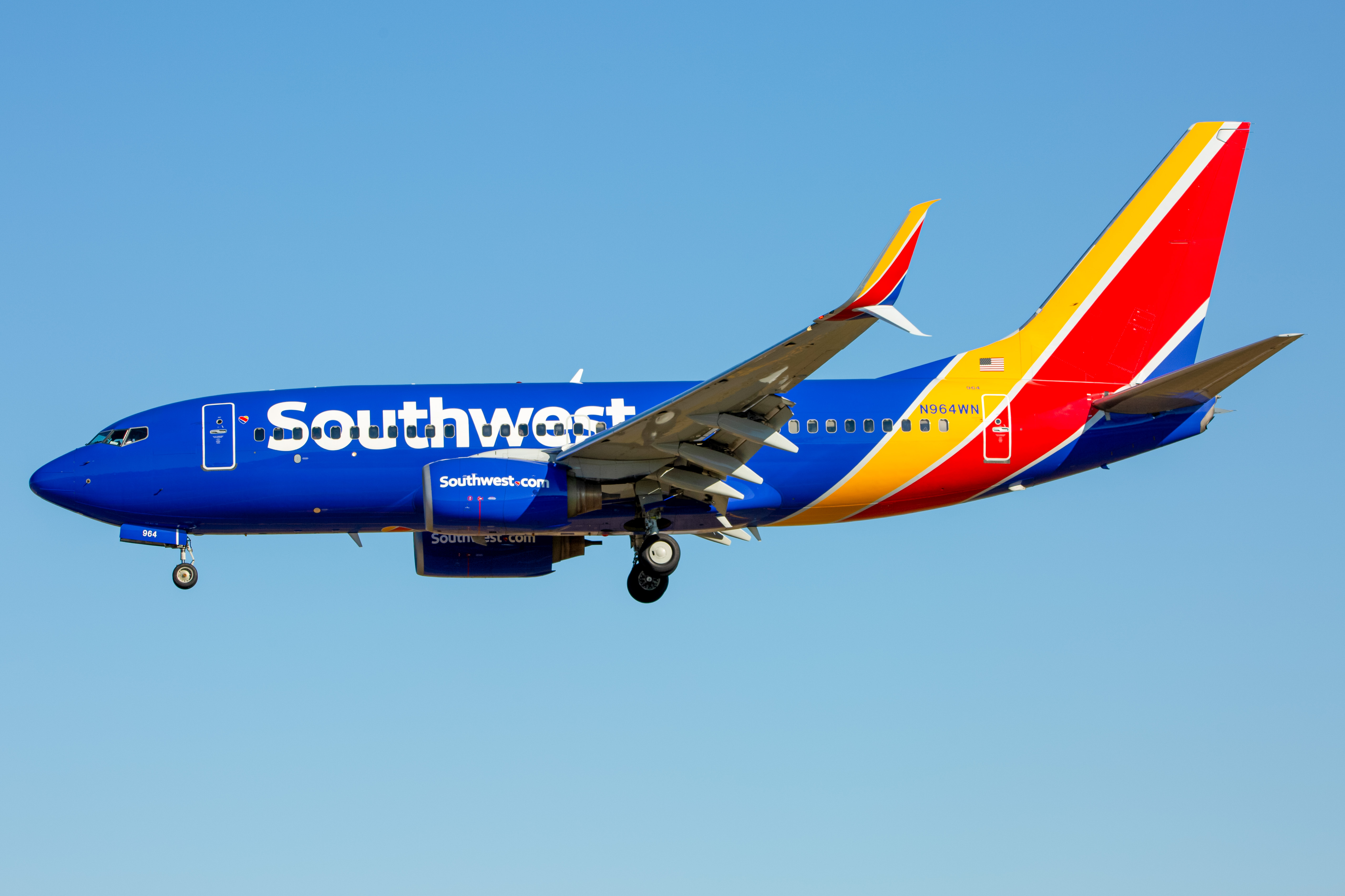 Full size: Southwest Airlines Boeing 737-700 N964WN at Baltimore/Washington International Thurgood Marshall Airport