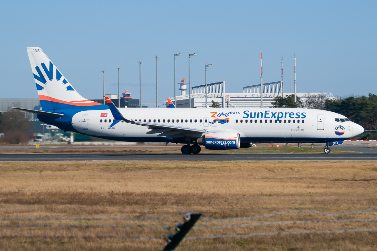 Full size: SunExpress Boeing 737-800 TC-SNR at Frankfurt International Airport