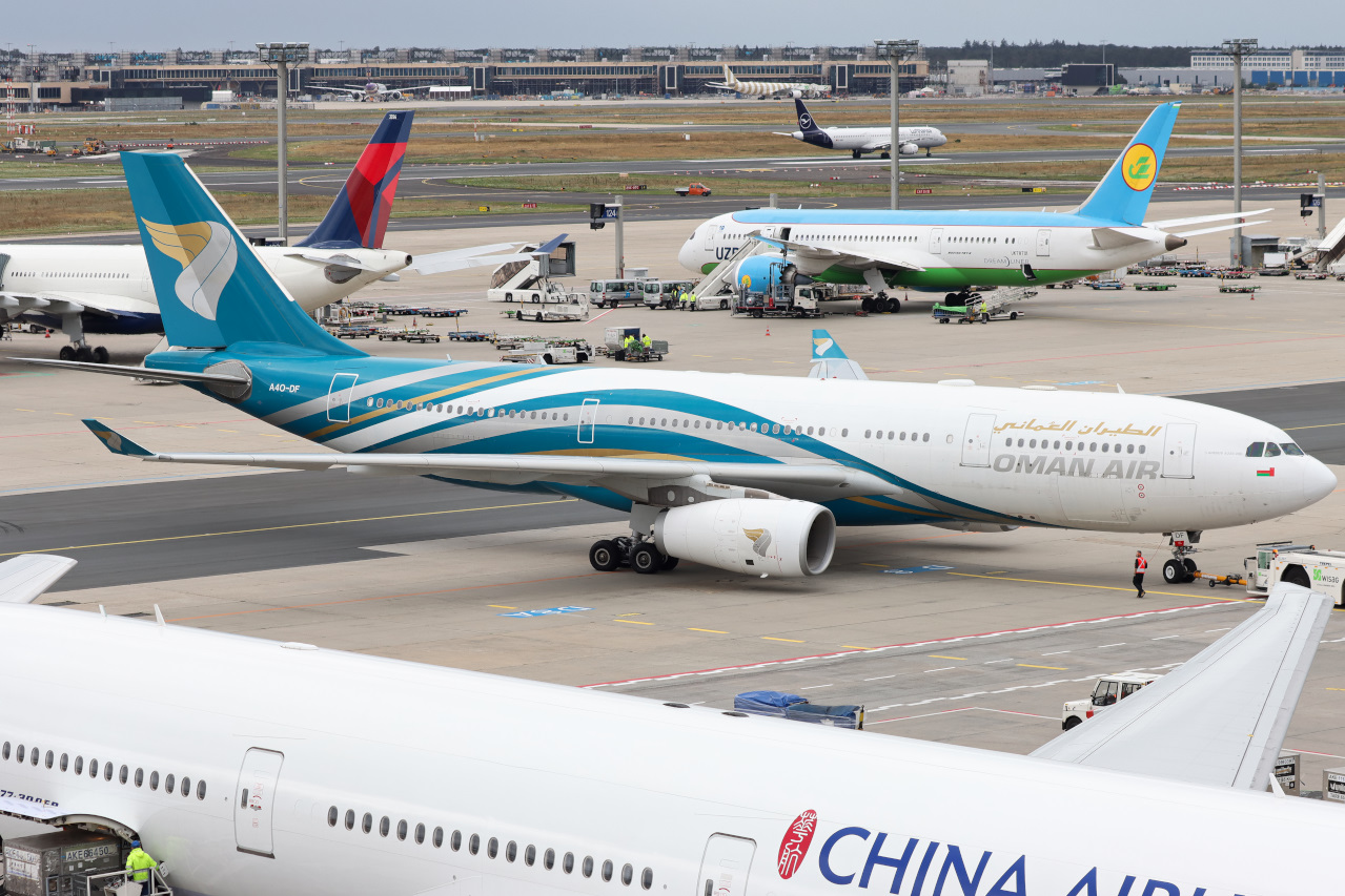Full size: Oman Air Airbus A330-300 A4O-DF at Frankfurt International Airport