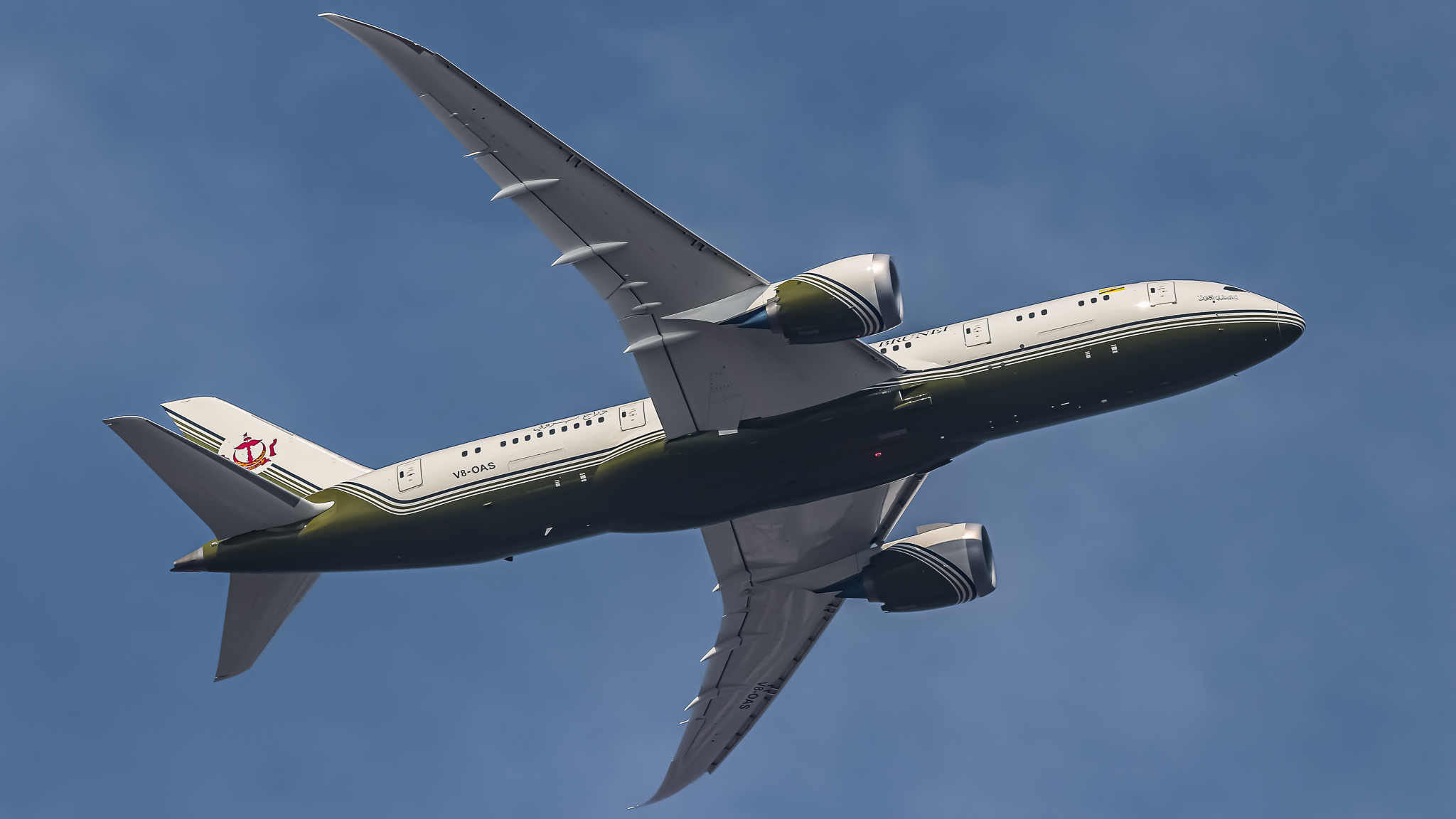 Full size: Brunei Government Boeing 787-8 V8-OAS at Singapore-Changi Airport