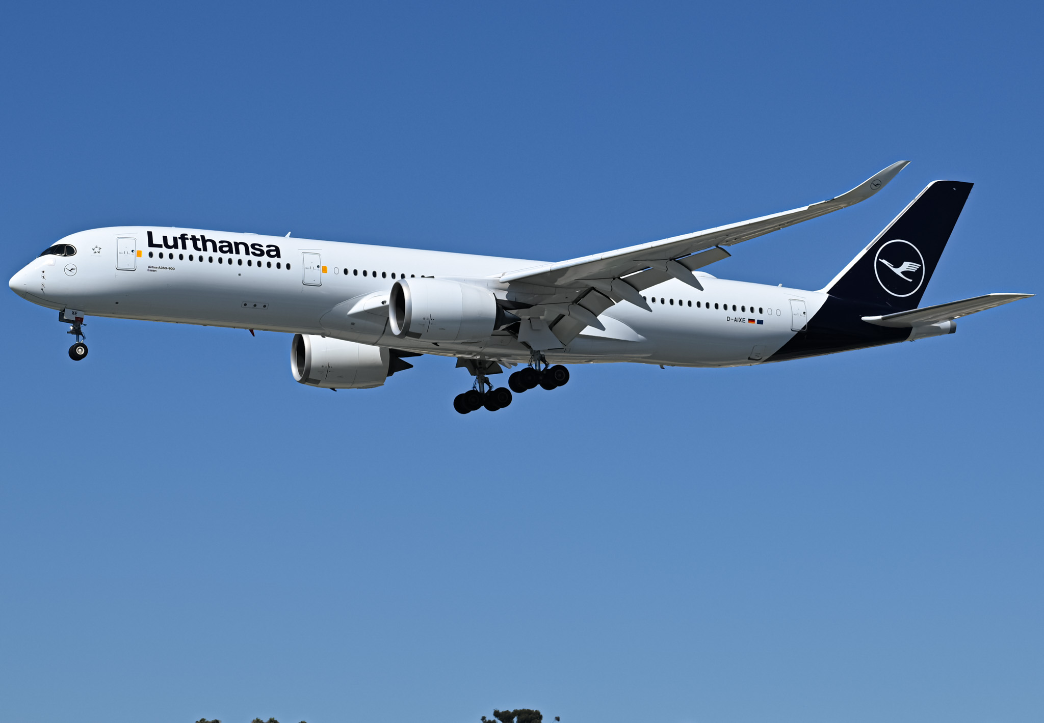 Full size: Lufthansa Airbus A350-900 D-AIXE at San Diego International Airport