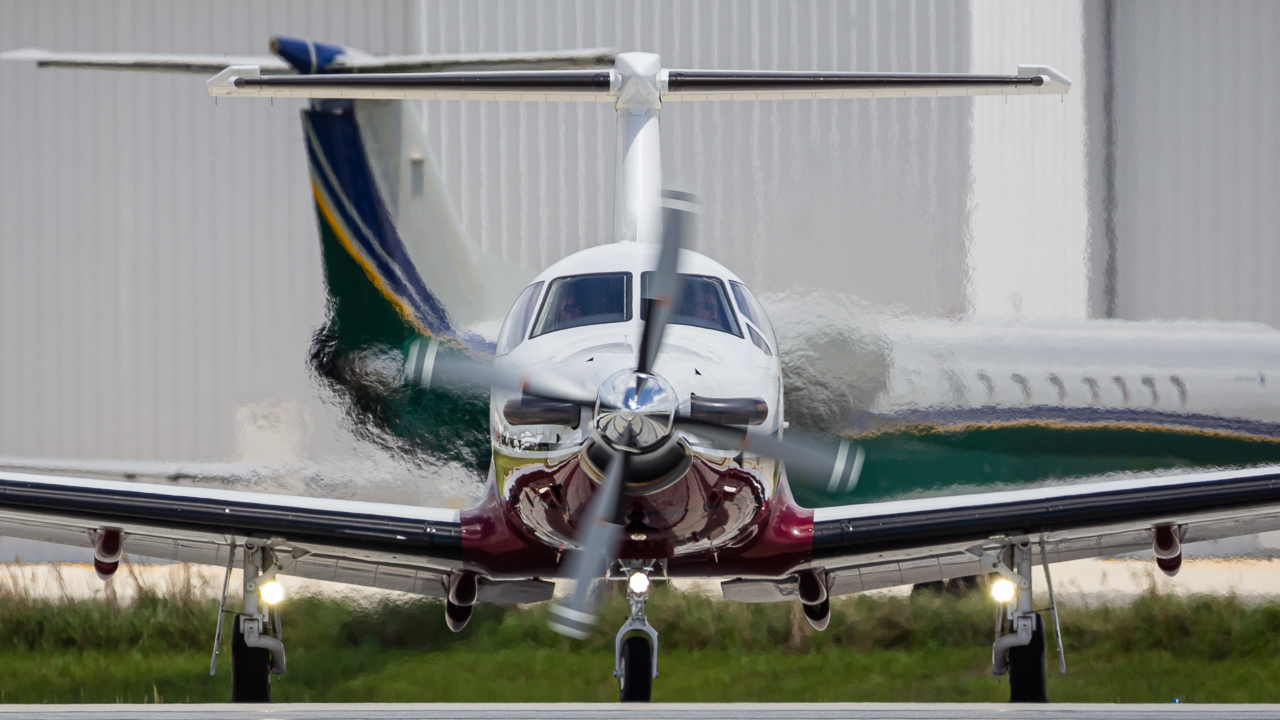Full size: PRIVATE Pilatus PC-12 N724HS at Fort Lauderdale/Hollywood International Airport
