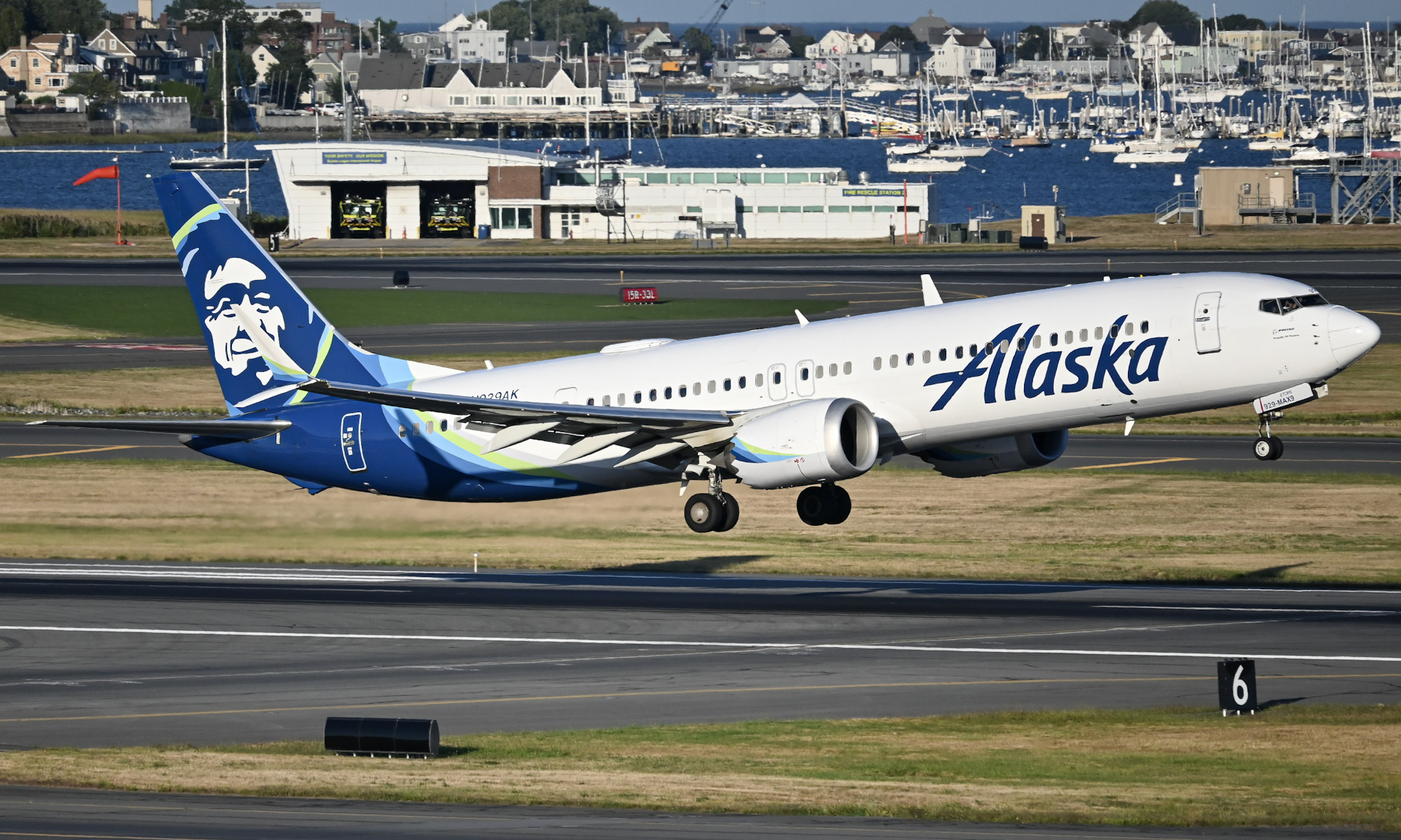 Full size: Alaska Airlines Boeing 737 MAX 9 N929AK at General Edward Lawrence Logan International Airport