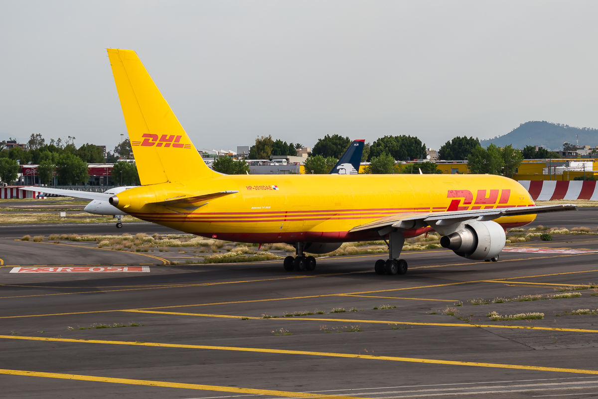 Full size: DHL Boeing 757-200F HP-2010DAE at Mexico City International Airport