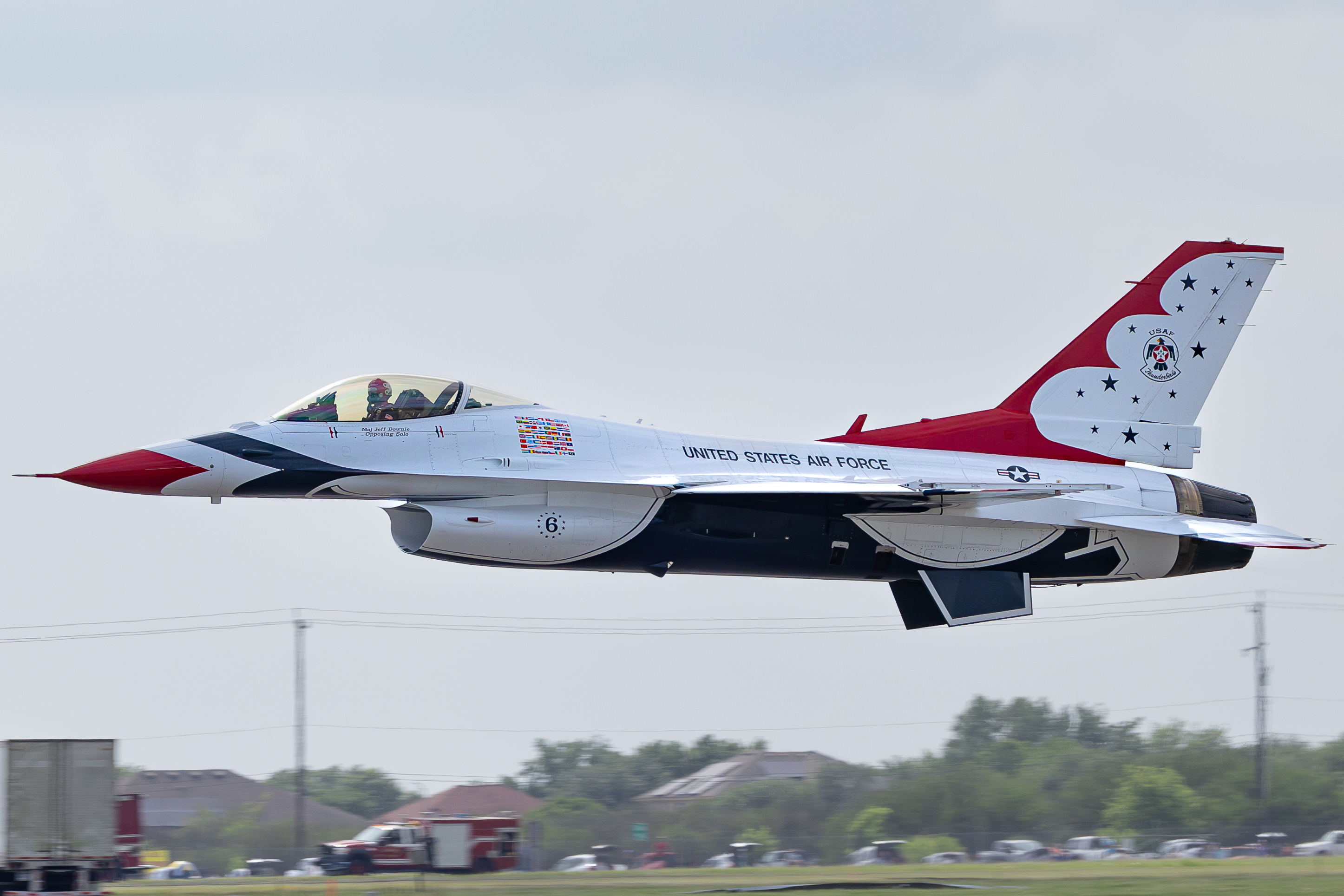 Full size: USAF - United States Air Force General Dynamics F-16 Fighting Falcon THUNDERBIRD 6 at San Antonio Randolph Air Force Base