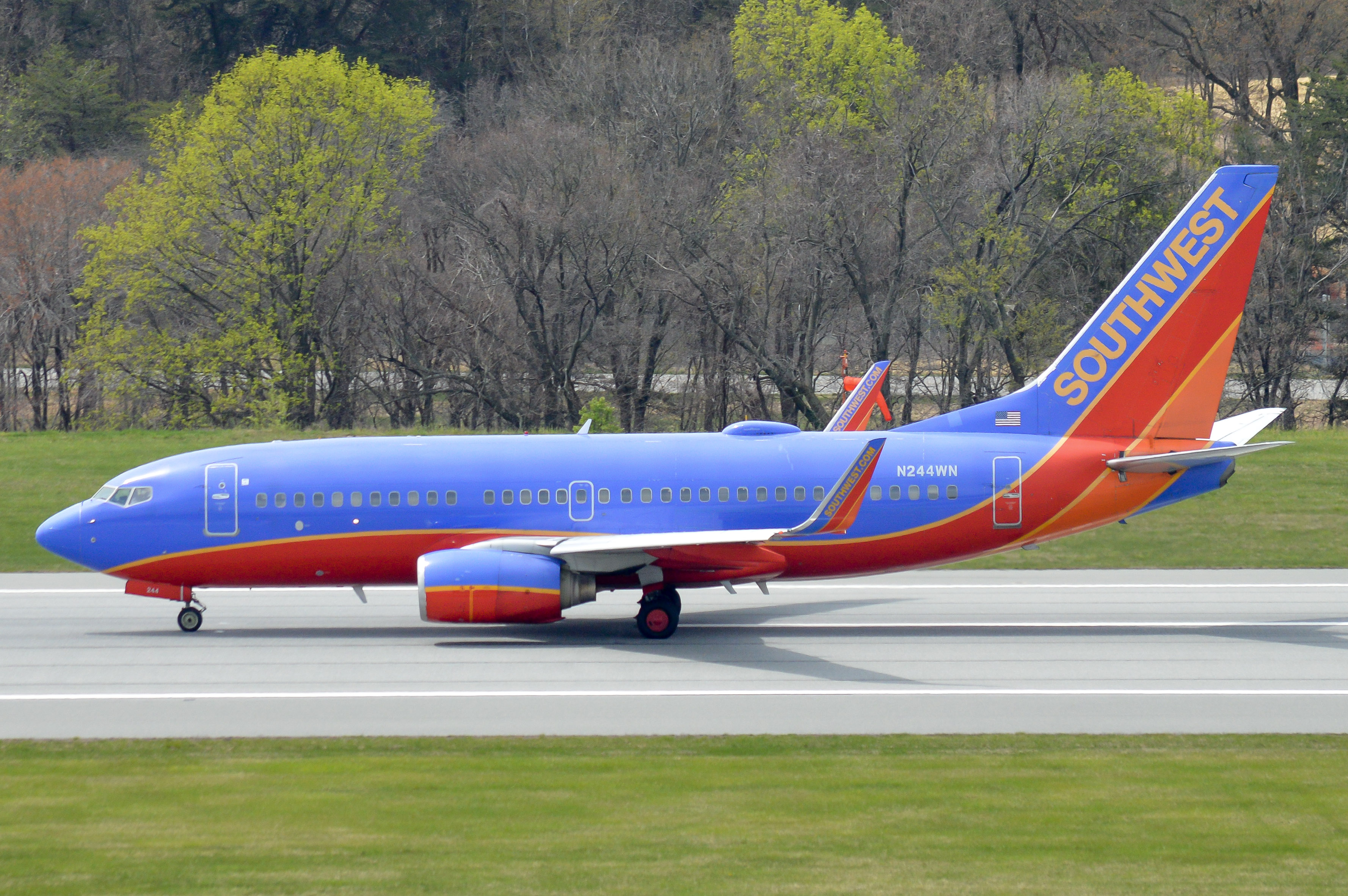 Full size: Southwest Airlines Boeing 737-700 N244WN at Baltimore/Washington International Thurgood Marshall Airport