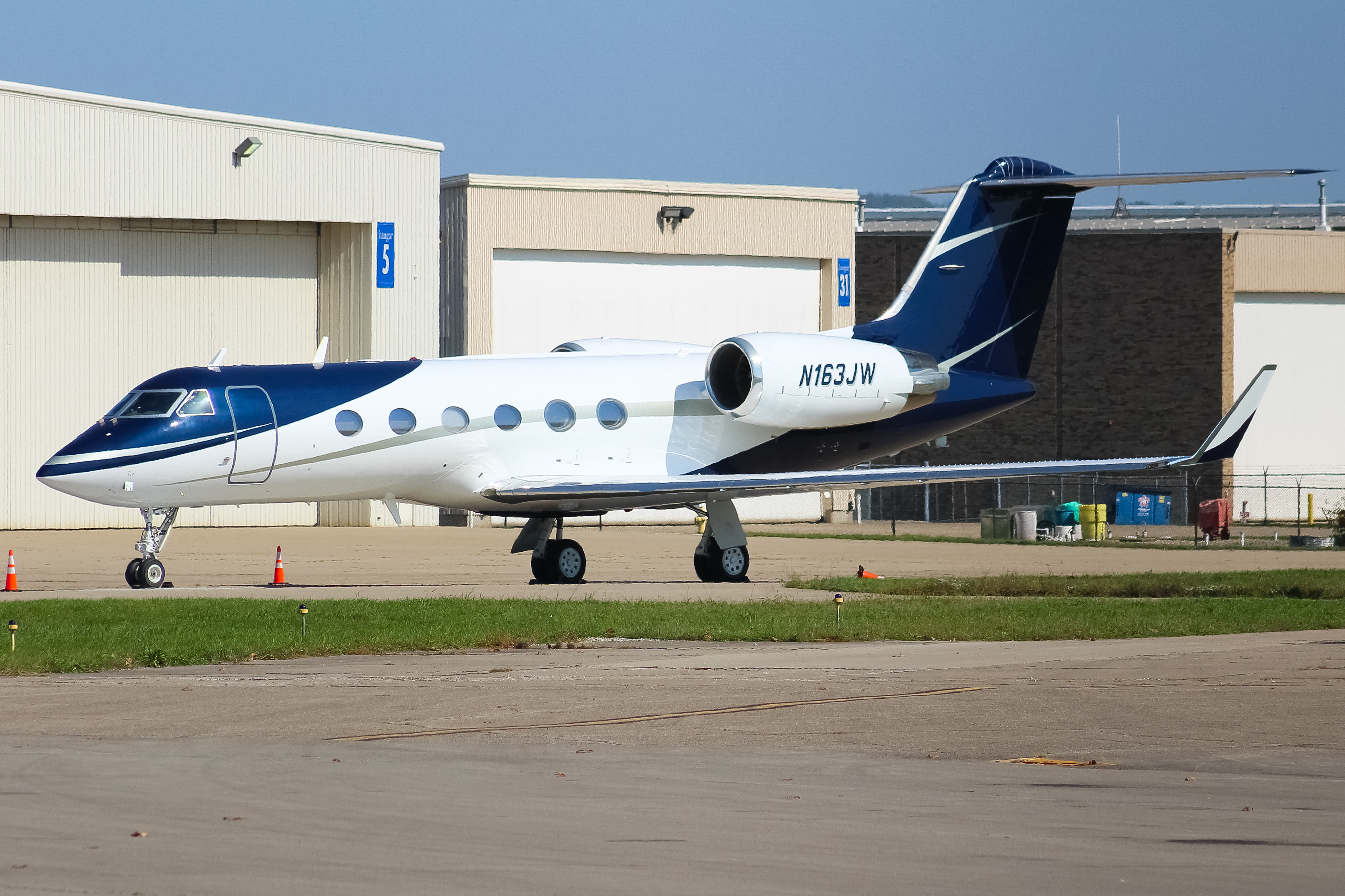 Full size: Federal Aviation Administration Gulfstream IV N163JW at Cincinnati Municipal Airport/Lunken Field