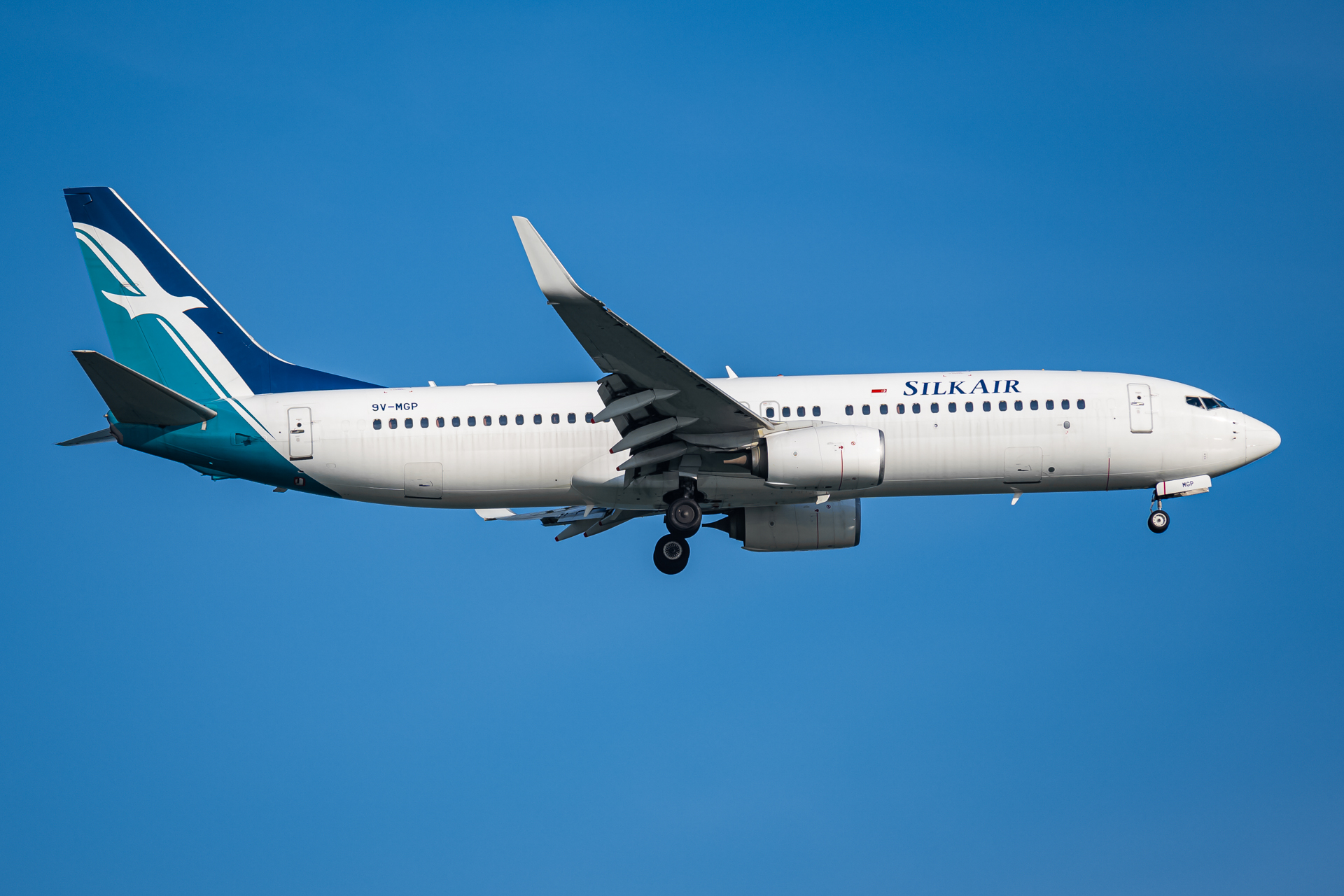 Full size: SilkAir Boeing 737-800 9V-MGP at Singapore-Changi Airport