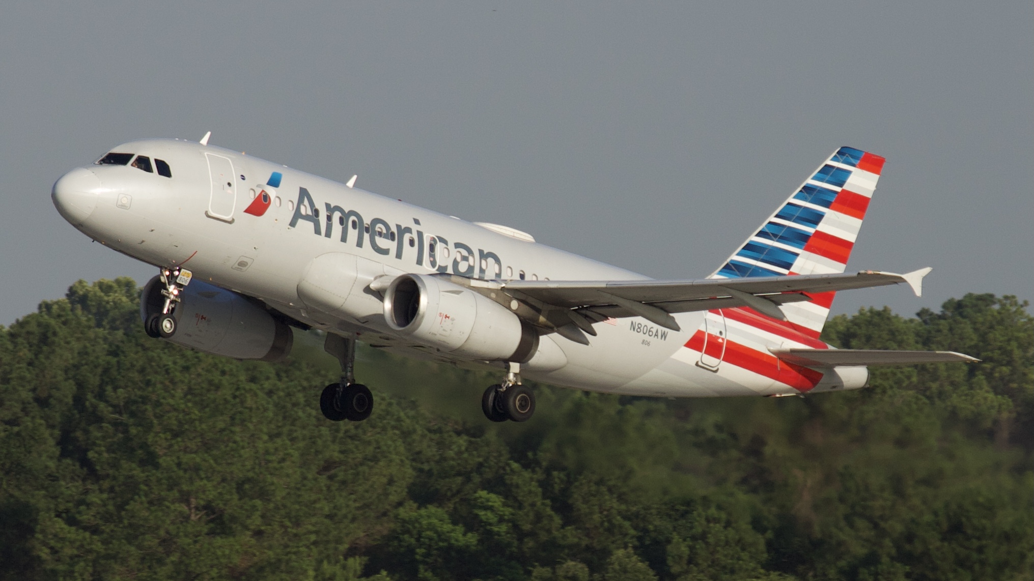 Full size: American Airlines Airbus A319 N806AW at Houston-George Bush Intercontinental Airport