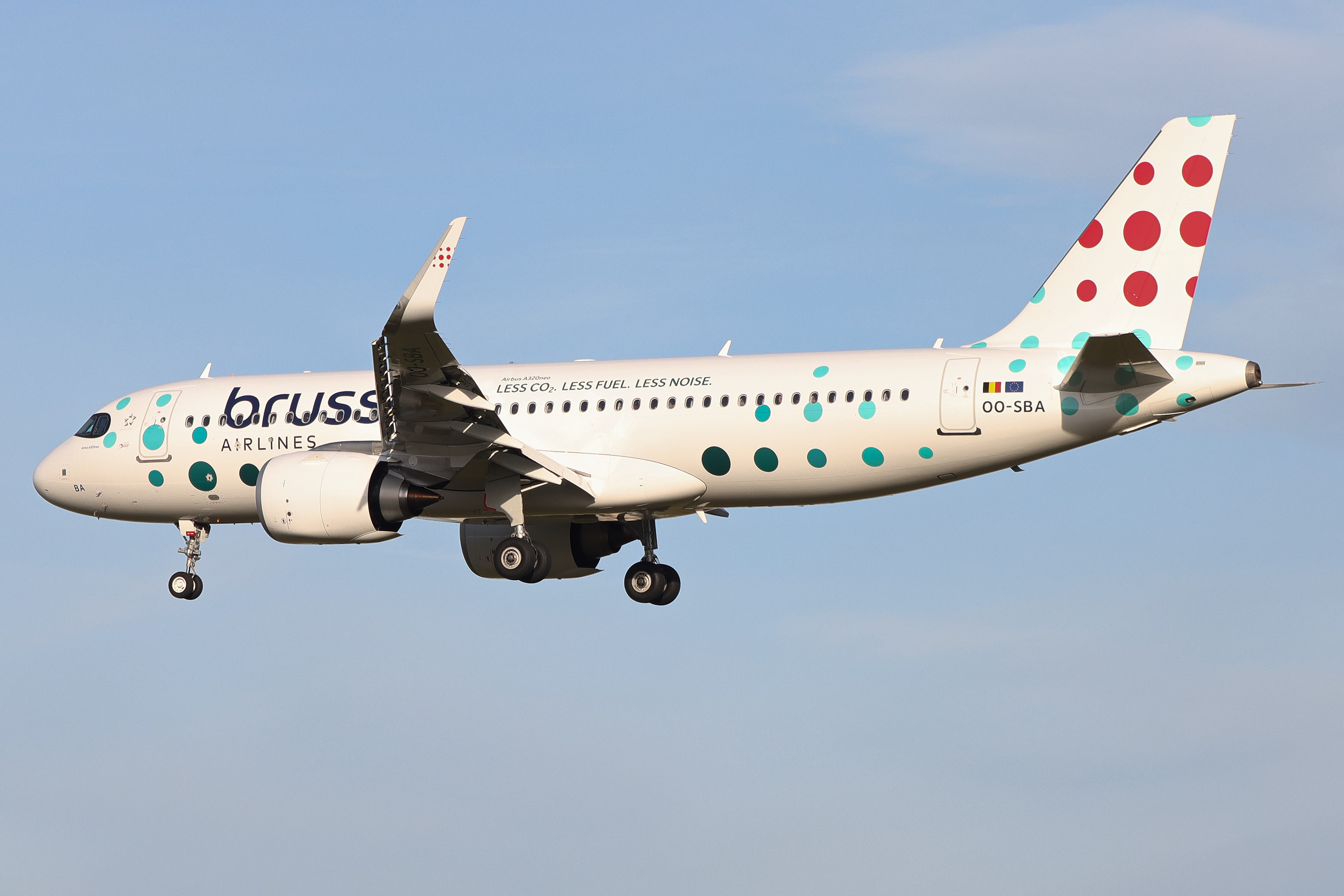 Full size: Brussels Airlines Airbus A320NEO OO-SBA at London Heathrow International Airport